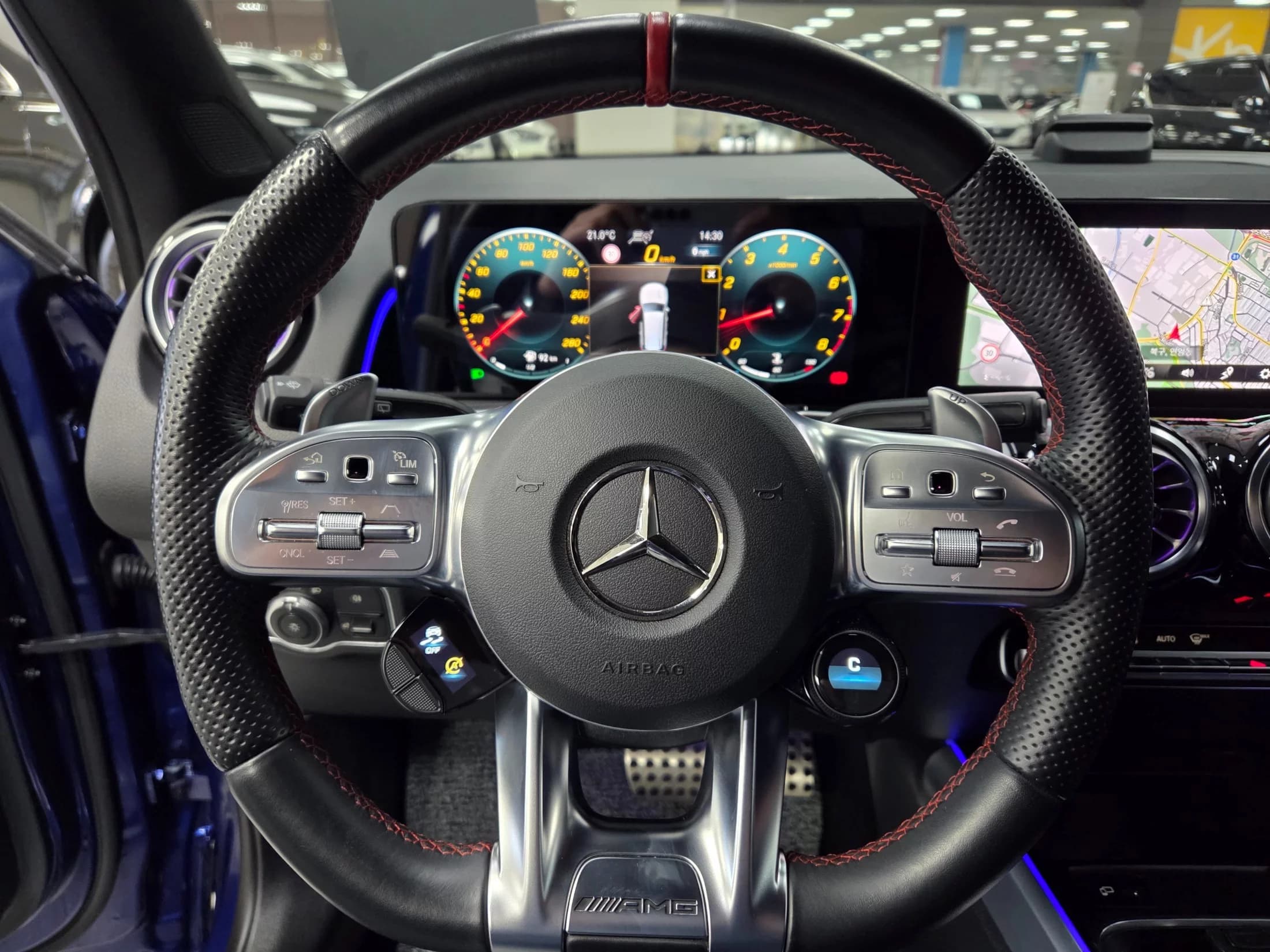 Mercedes-Benz GLB-Class AMG GLB35 4MATIC, 2022 г. 34382 км. — фото 8