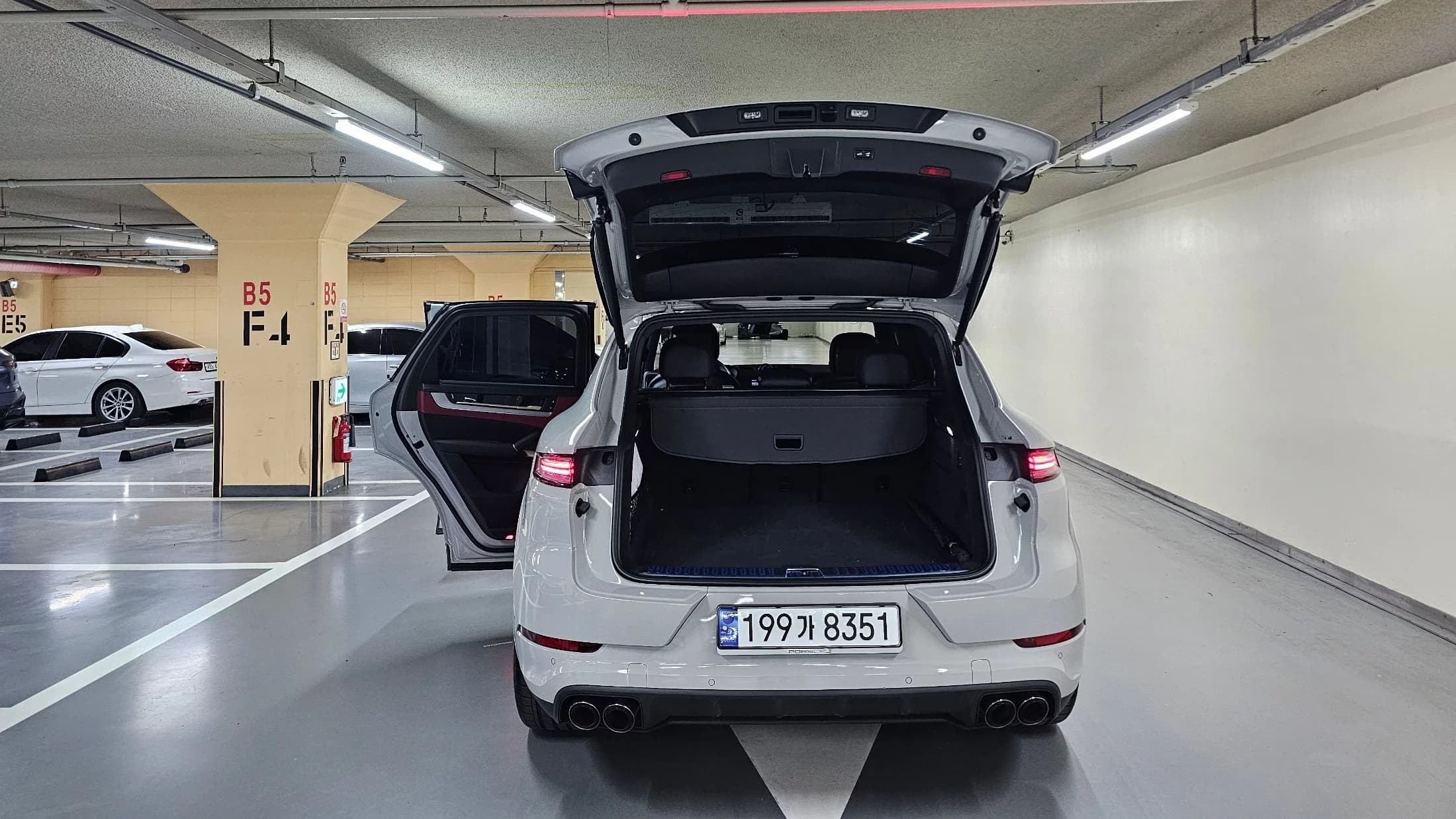 Porsche CAYENNE 3.0, 2023 г. 8970 км. — фото 14