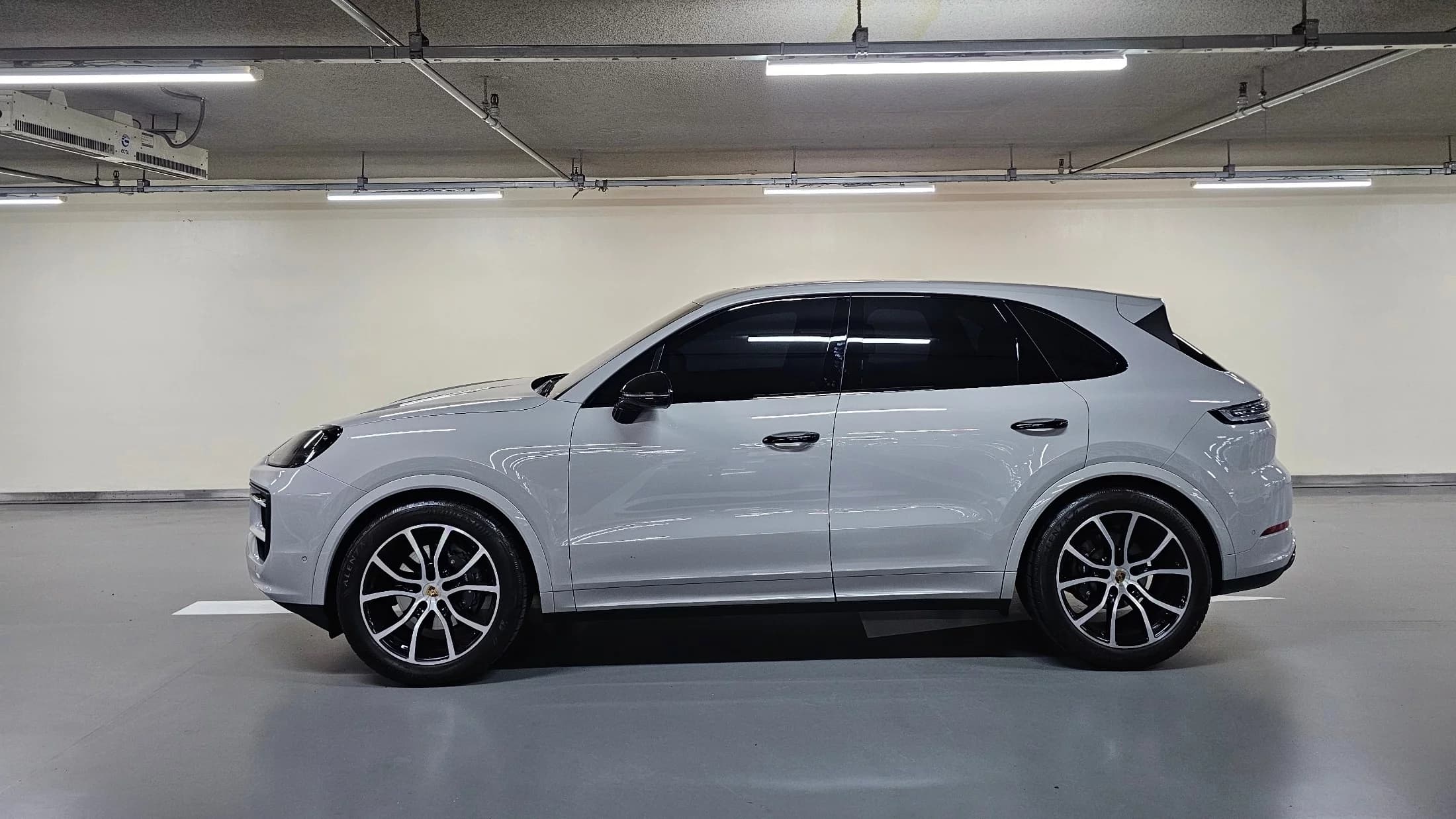 Porsche CAYENNE 3.0, 2023 г. 8970 км. — фото 15