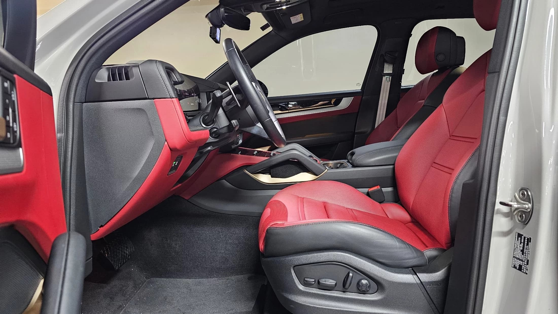 Porsche CAYENNE 3.0, 2023 г. 8970 км. — фото 7