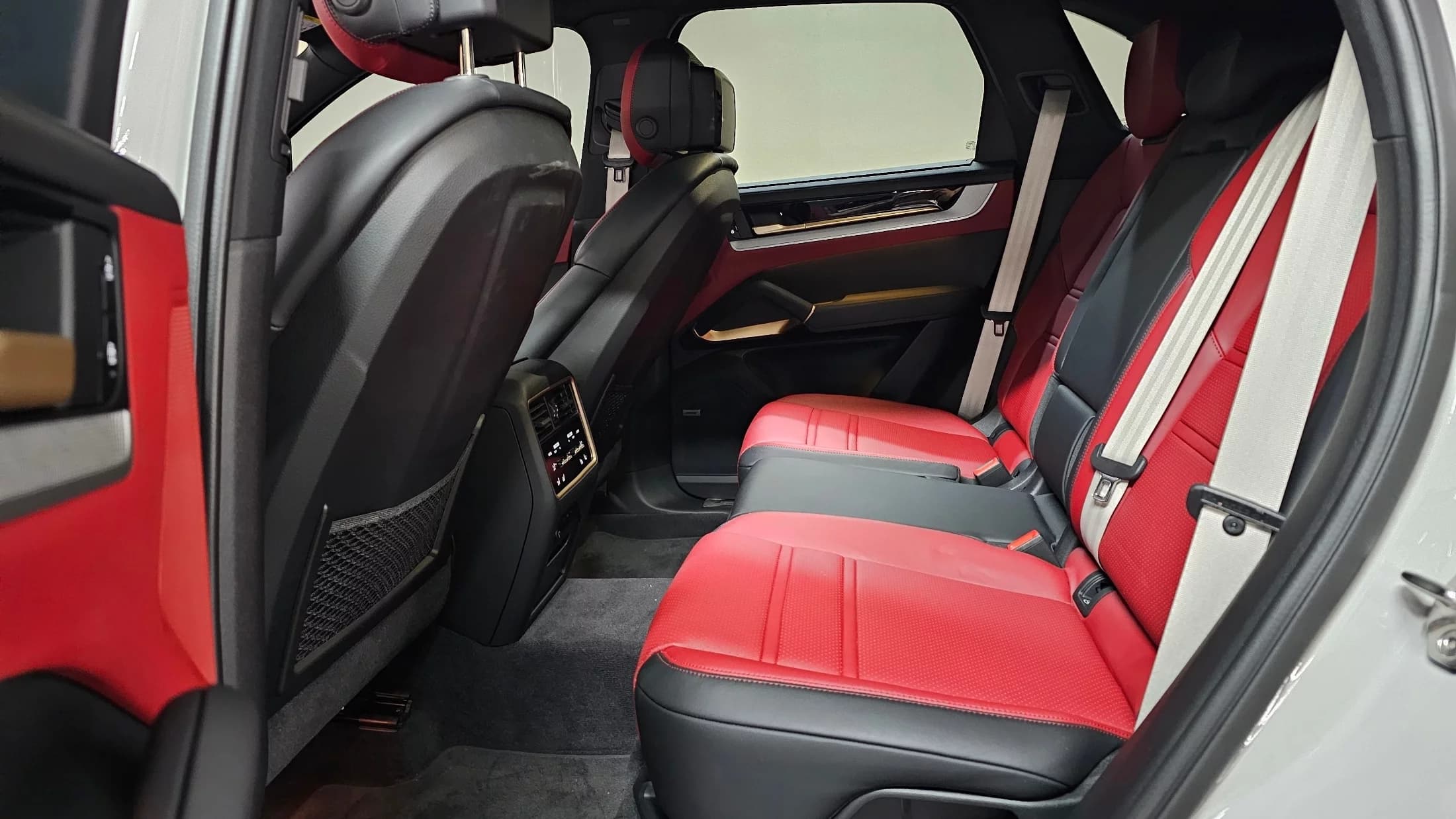 Porsche CAYENNE 3.0, 2023 г. 8970 км. — фото 9