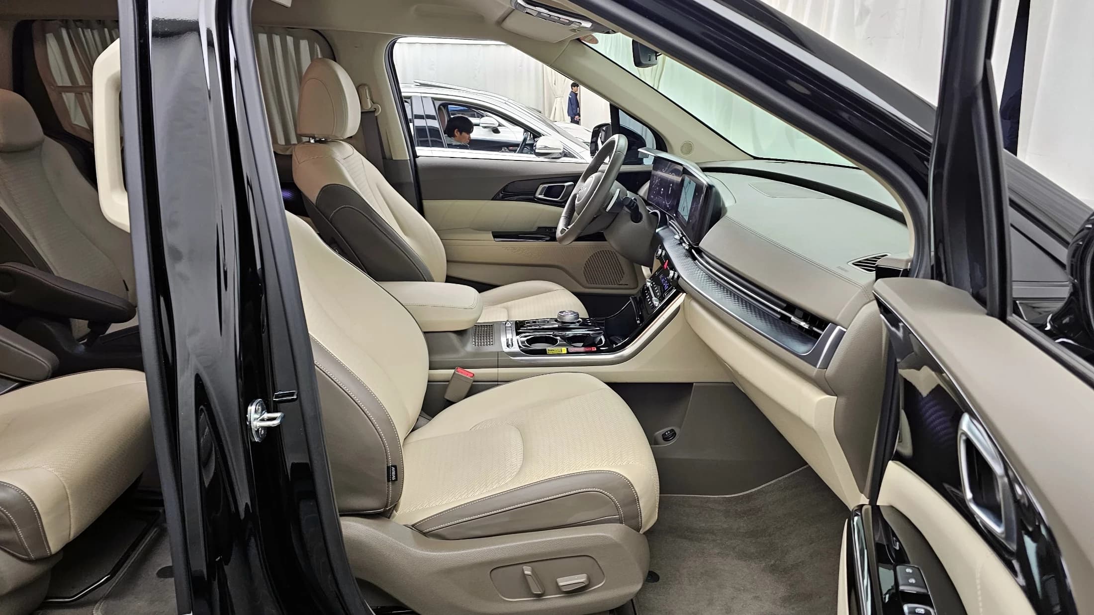 Kia Carnival Gasoline 9-Seater Hi-Limousine Signature, 2022 г. 37849 км. — фото 11