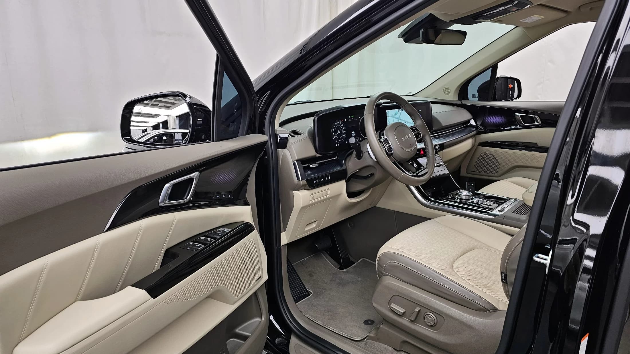 Kia Carnival Gasoline 9-Seater Hi-Limousine Signature, 2022 г. 37849 км. — фото 10
