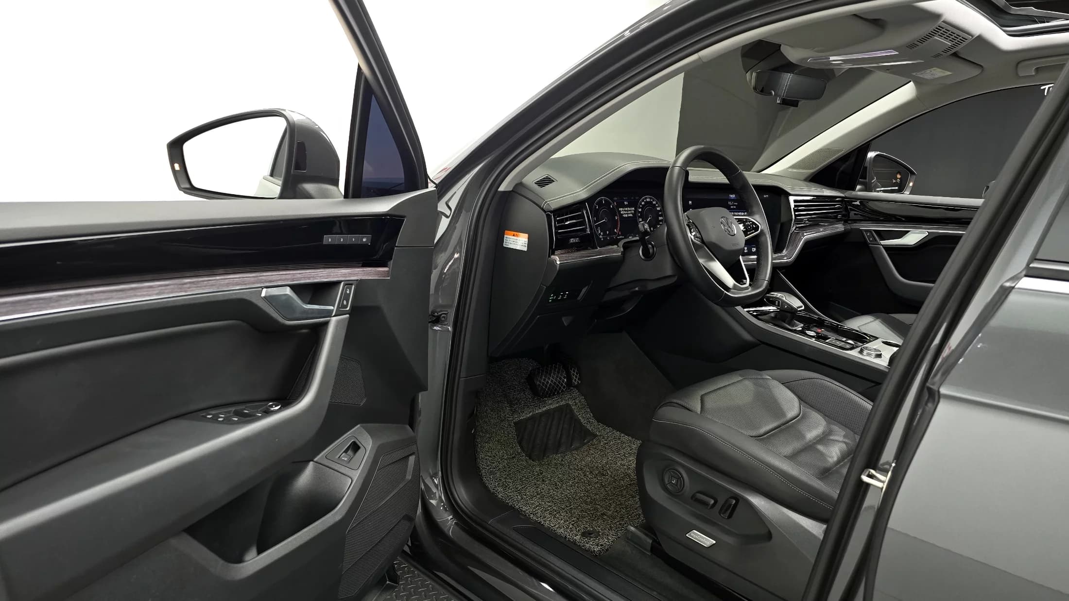 Volkswagen Touareg 3.0 TDI Premium, 2023 г. 41175 км. — фото 11
