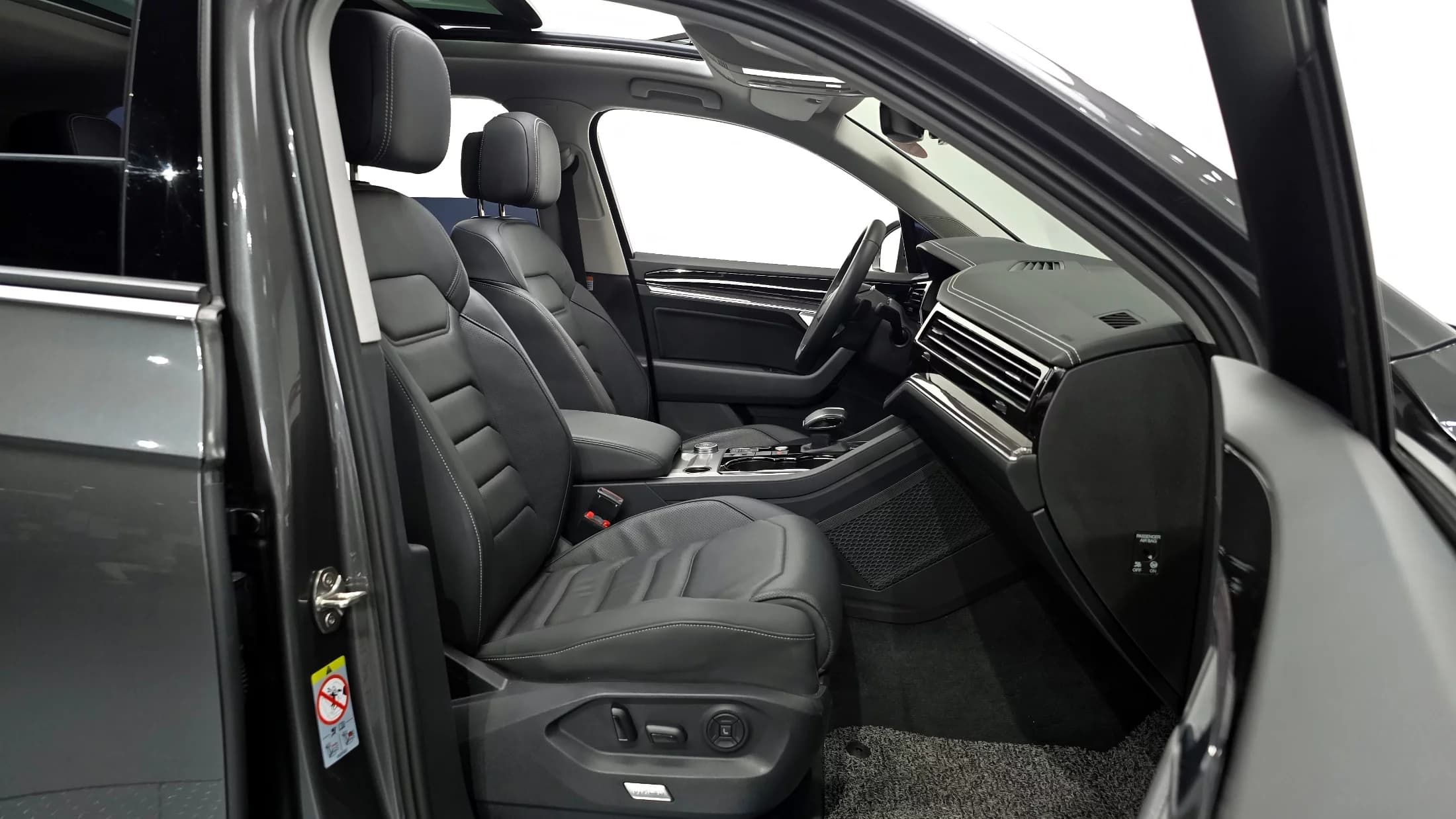 Volkswagen Touareg 3.0 TDI Premium, 2023 г. 41175 км. — фото 10