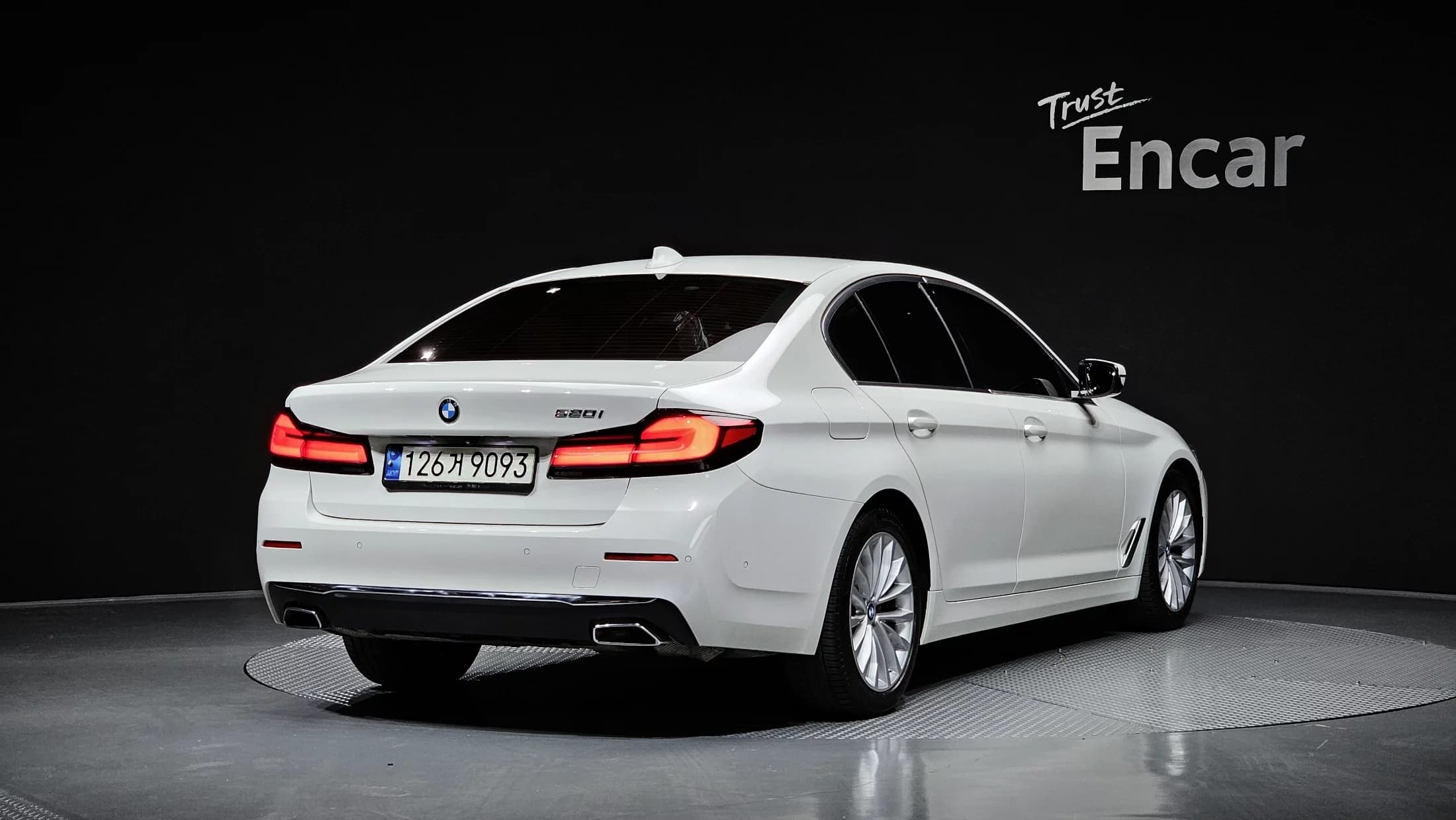 BMW 5-Series 520i Luxury, 2021 г. 56044 км. — фото 2