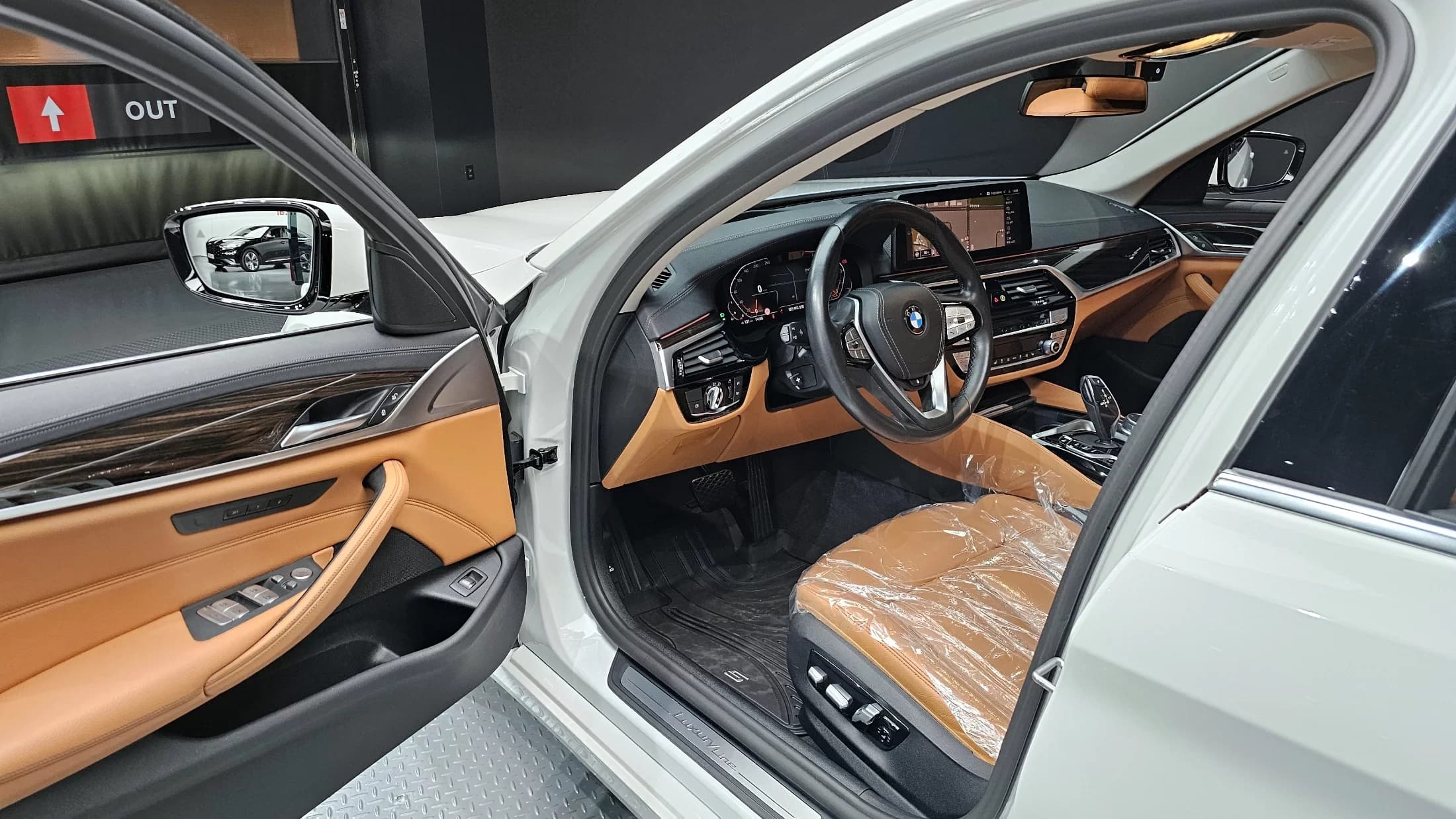 BMW 5-Series 520i Luxury, 2021 г. 56044 км. — фото 11
