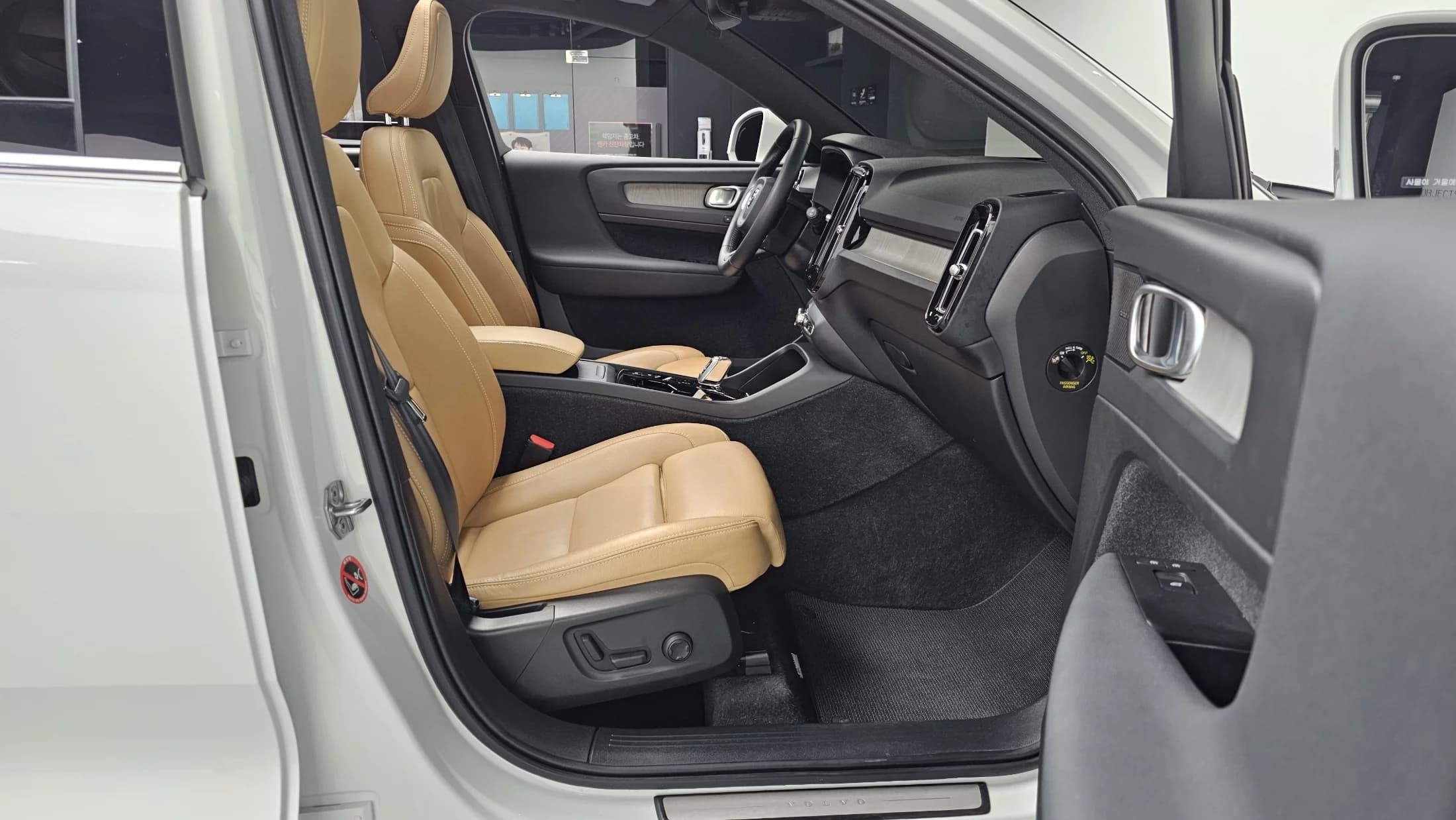 Volvo XC40 B4 Inscription, 2021 г. 31116 км. — фото 11