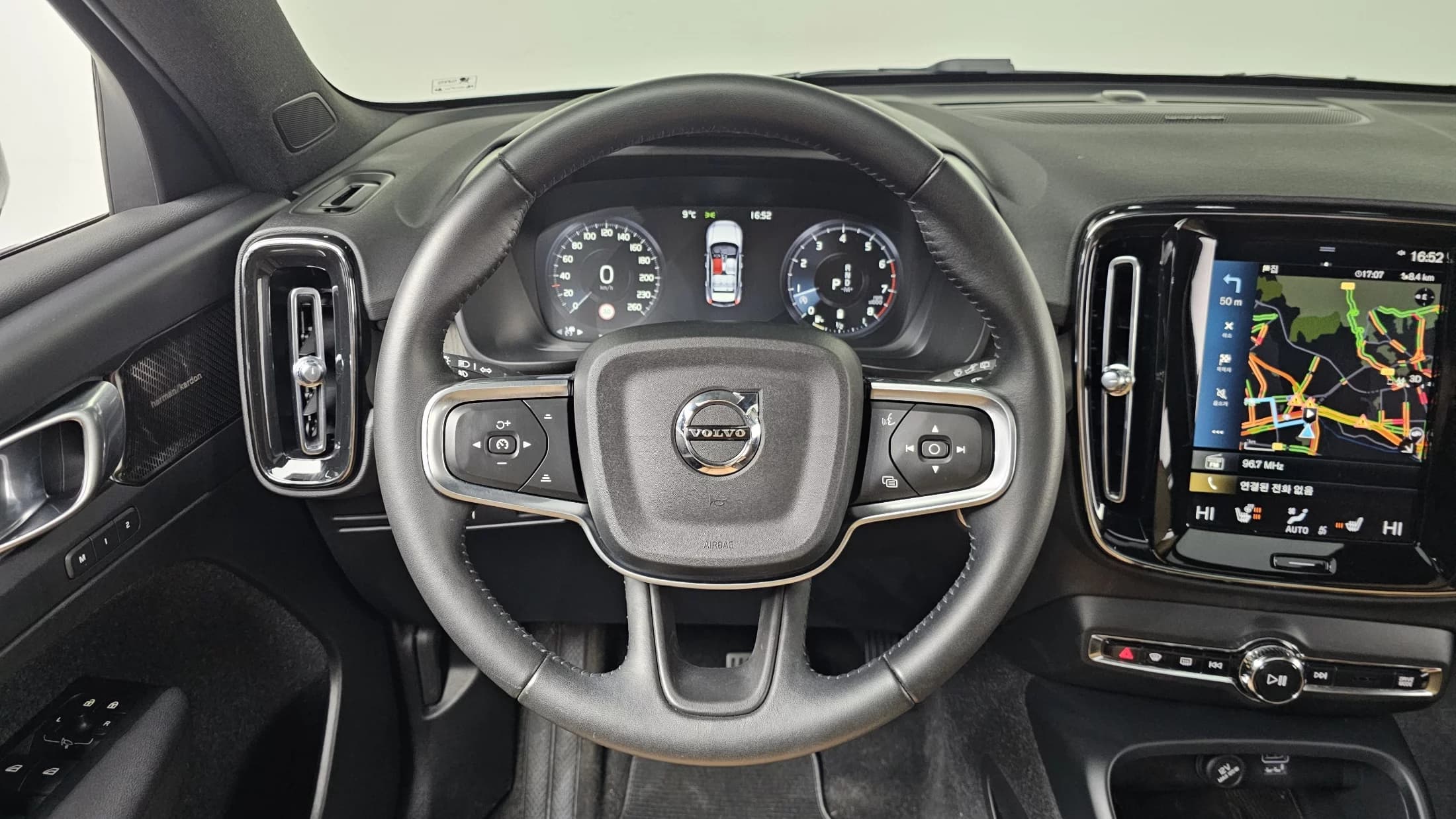 Volvo XC40 B4 Inscription, 2021 г. 31116 км. — фото 13