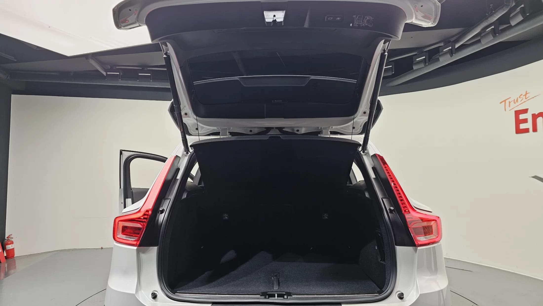 Volvo XC40 B4 Inscription, 2021 г. 31116 км. — фото 20