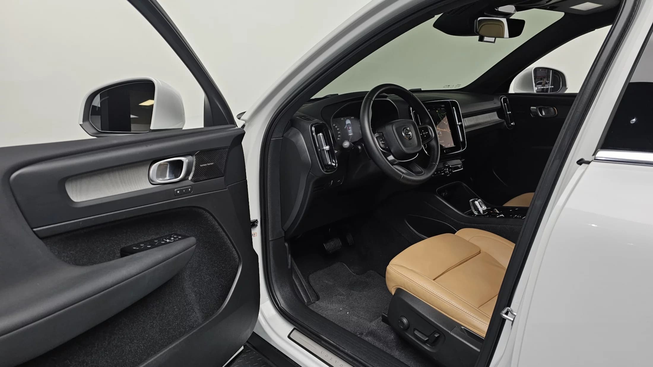 Volvo XC40 B4 Inscription, 2021 г. 31116 км. — фото 10