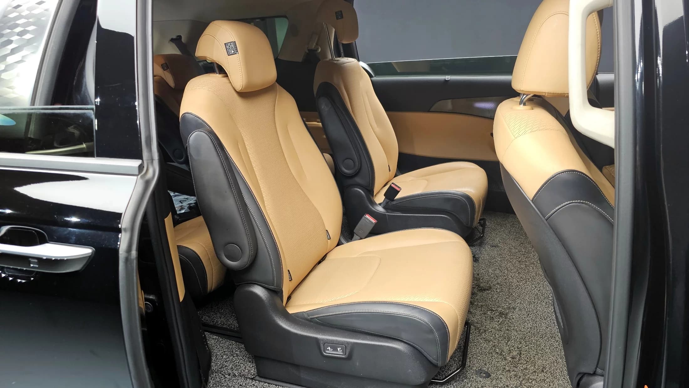 Kia Carnival 9-Seater Signature, 2021 г. 68633 км. — фото 12