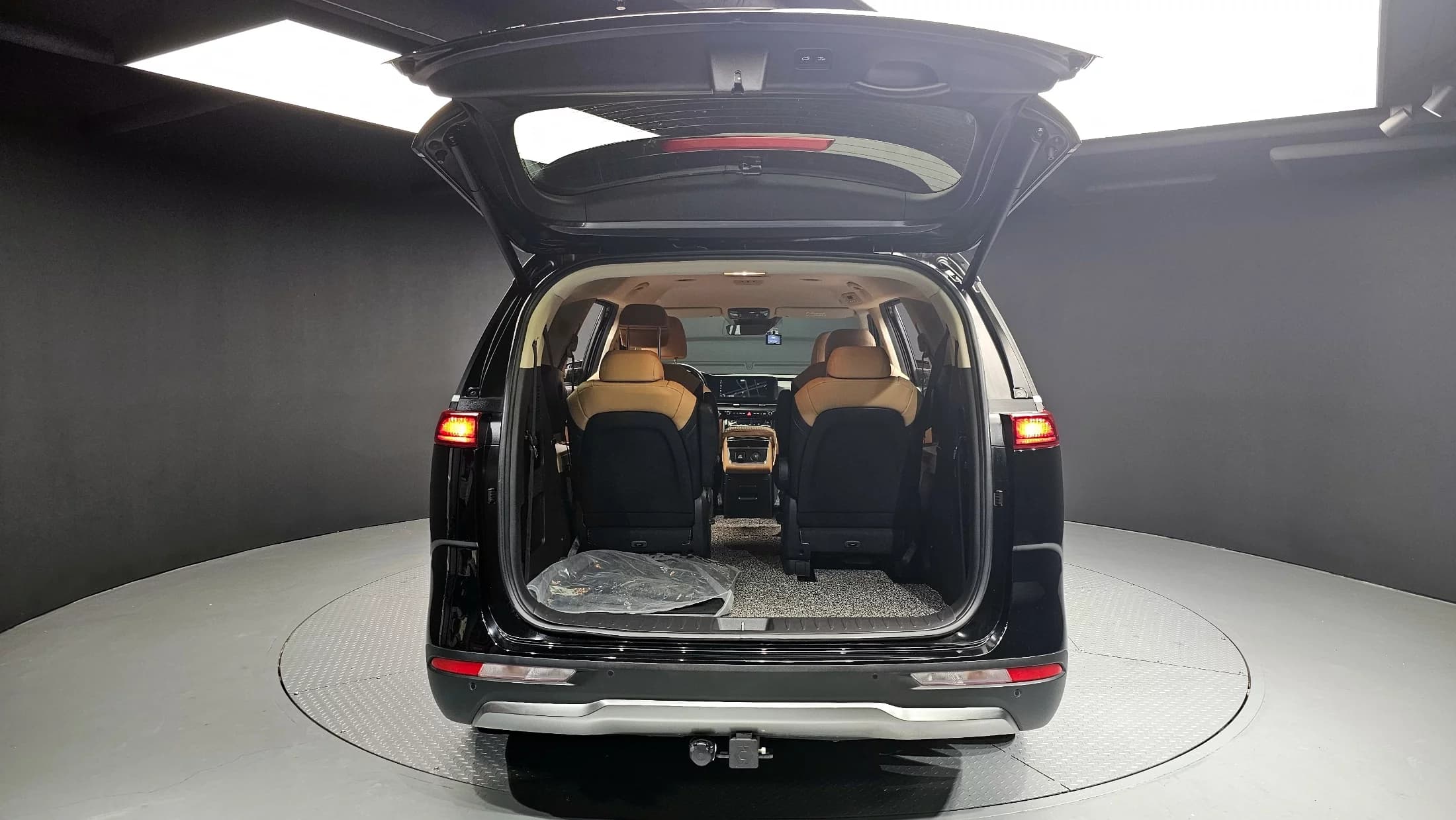 Kia Carnival 9-Seater Signature, 2021 г. 68633 км. — фото 20