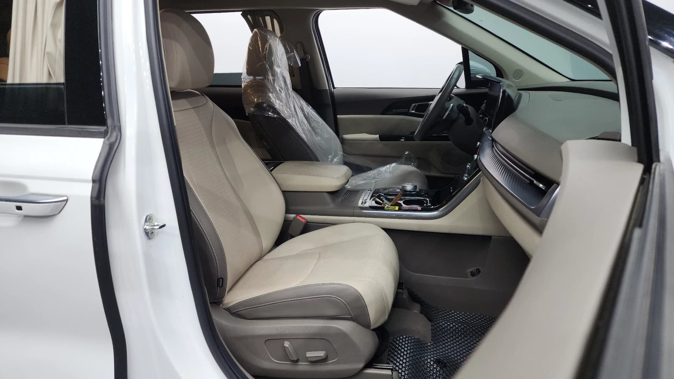 Kia Carnival 7-Seater Hi-Limousine Signature, 2021 г. 35174 км. — фото 11