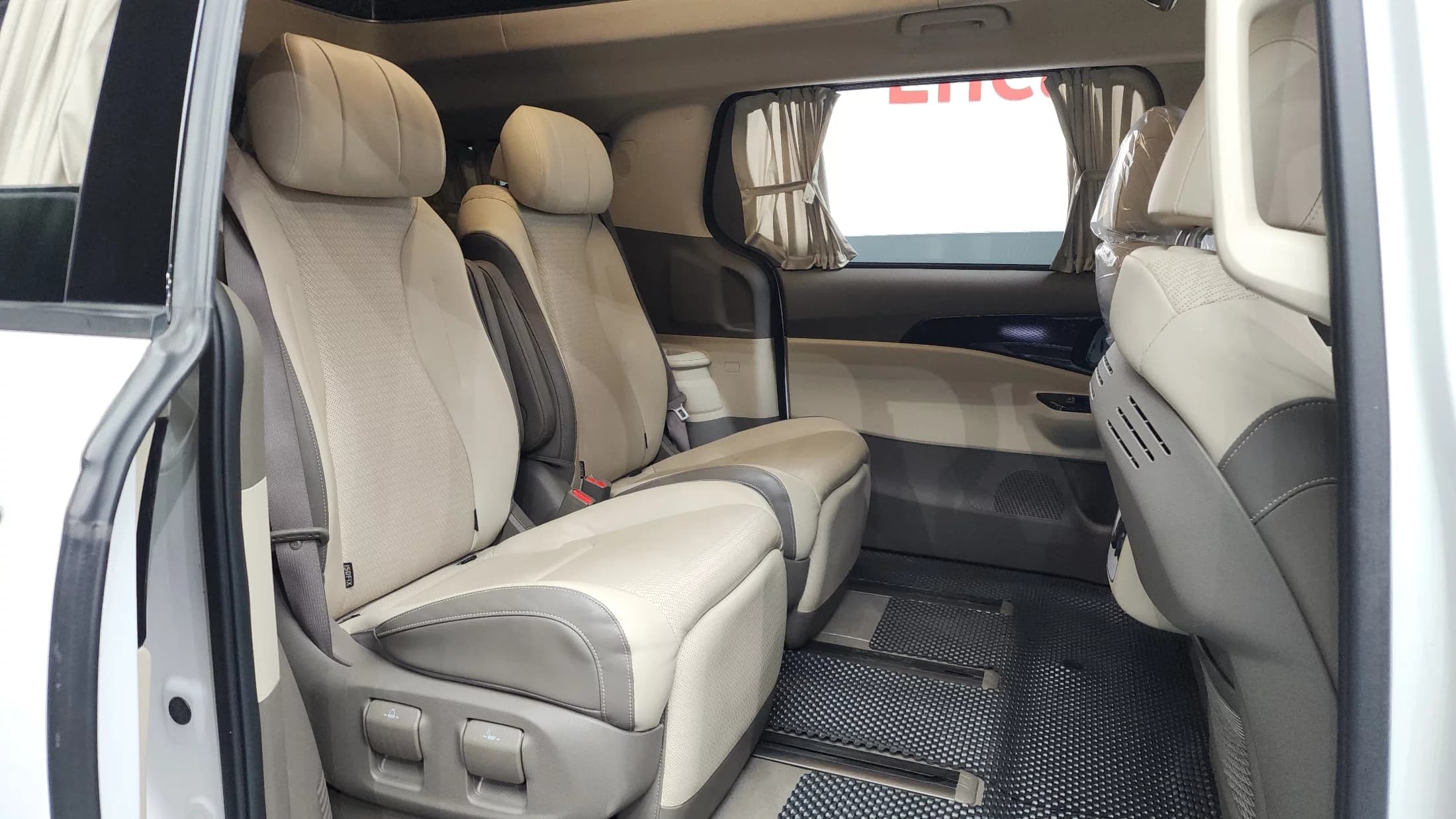 Kia Carnival 7-Seater Hi-Limousine Signature, 2021 г. 35174 км. — фото 12