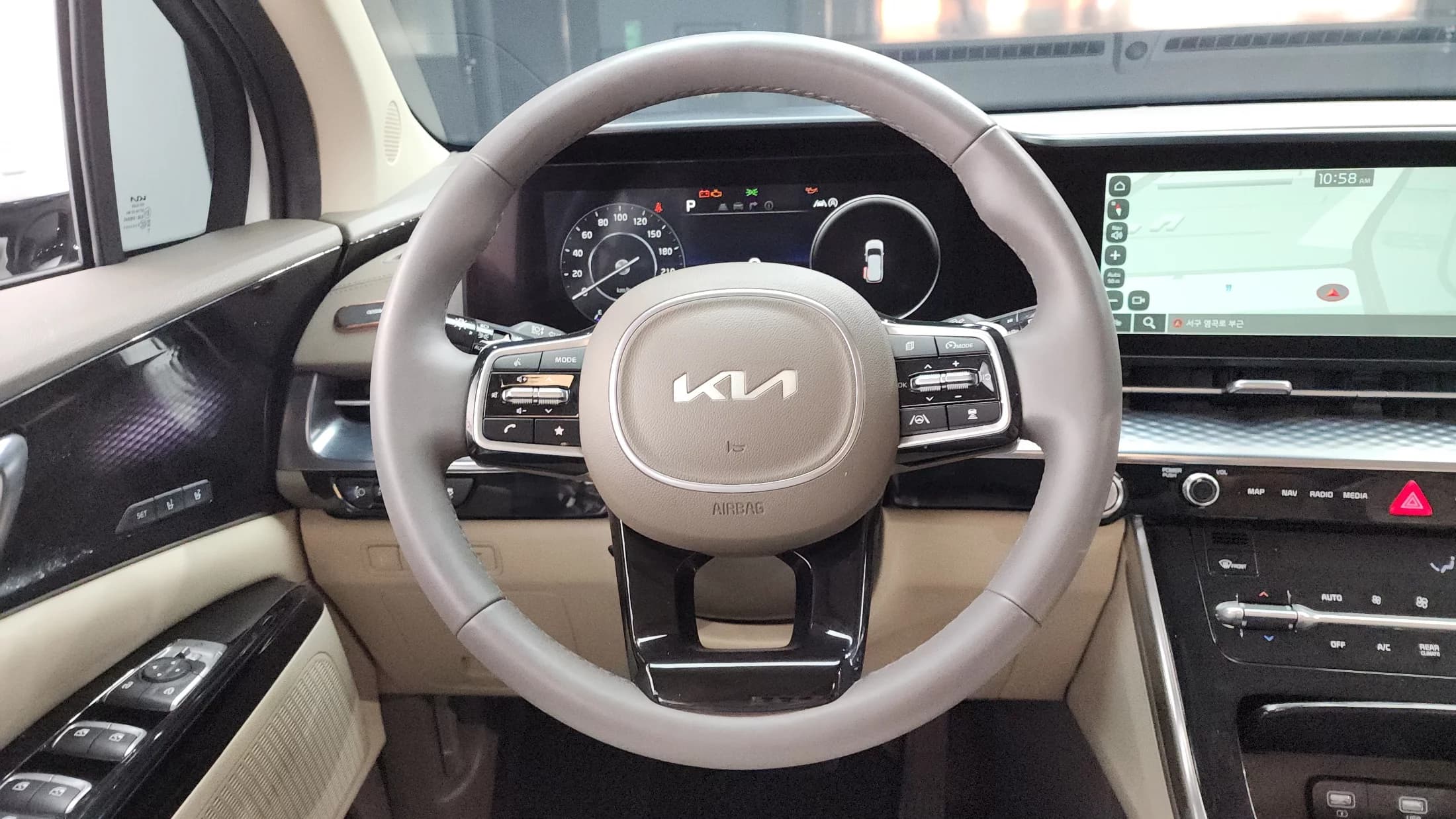 Kia Carnival 7-Seater Hi-Limousine Signature, 2021 г. 35174 км. — фото 13