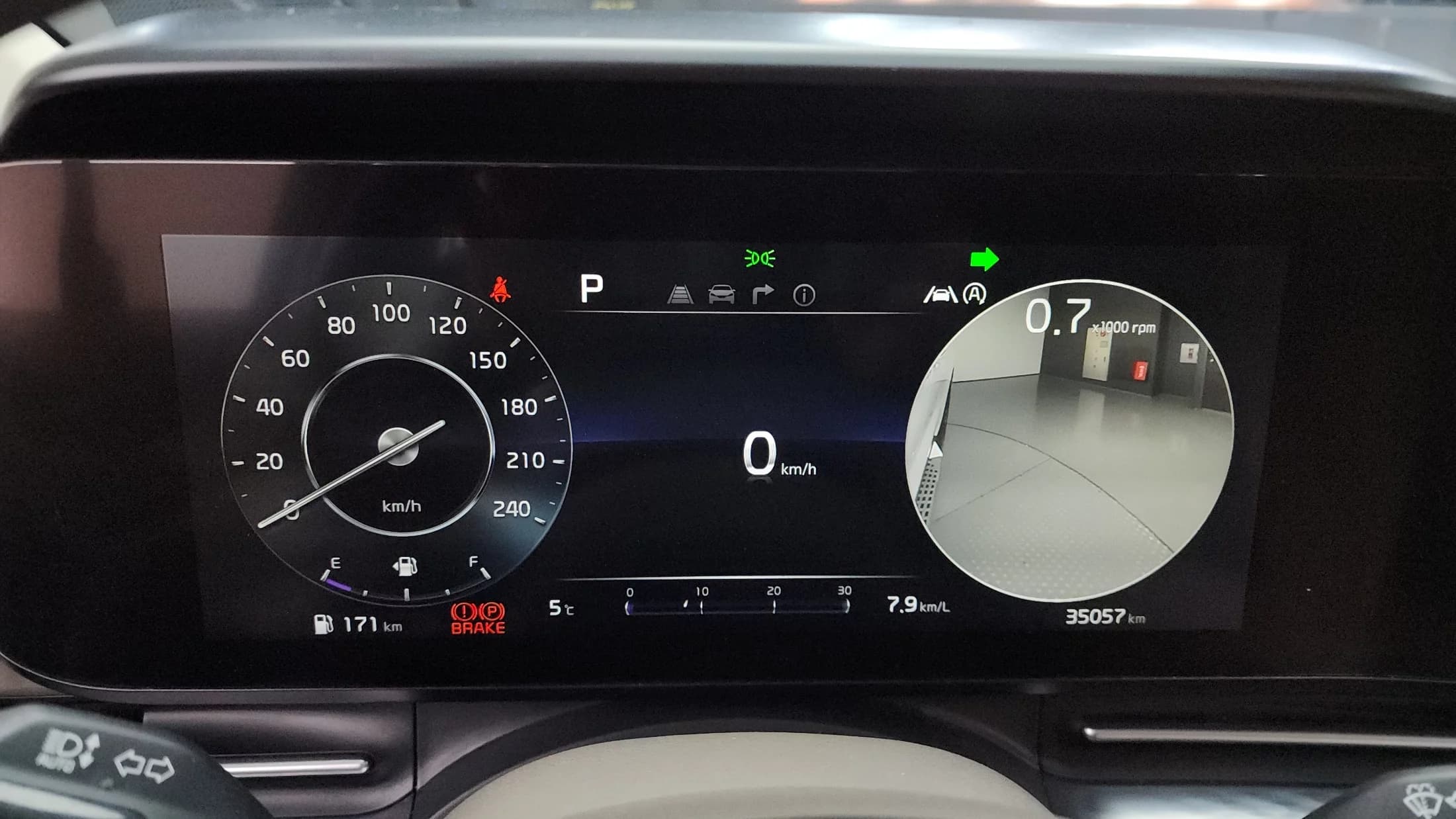 Kia Carnival 7-Seater Hi-Limousine Signature, 2021 г. 35174 км. — фото 8