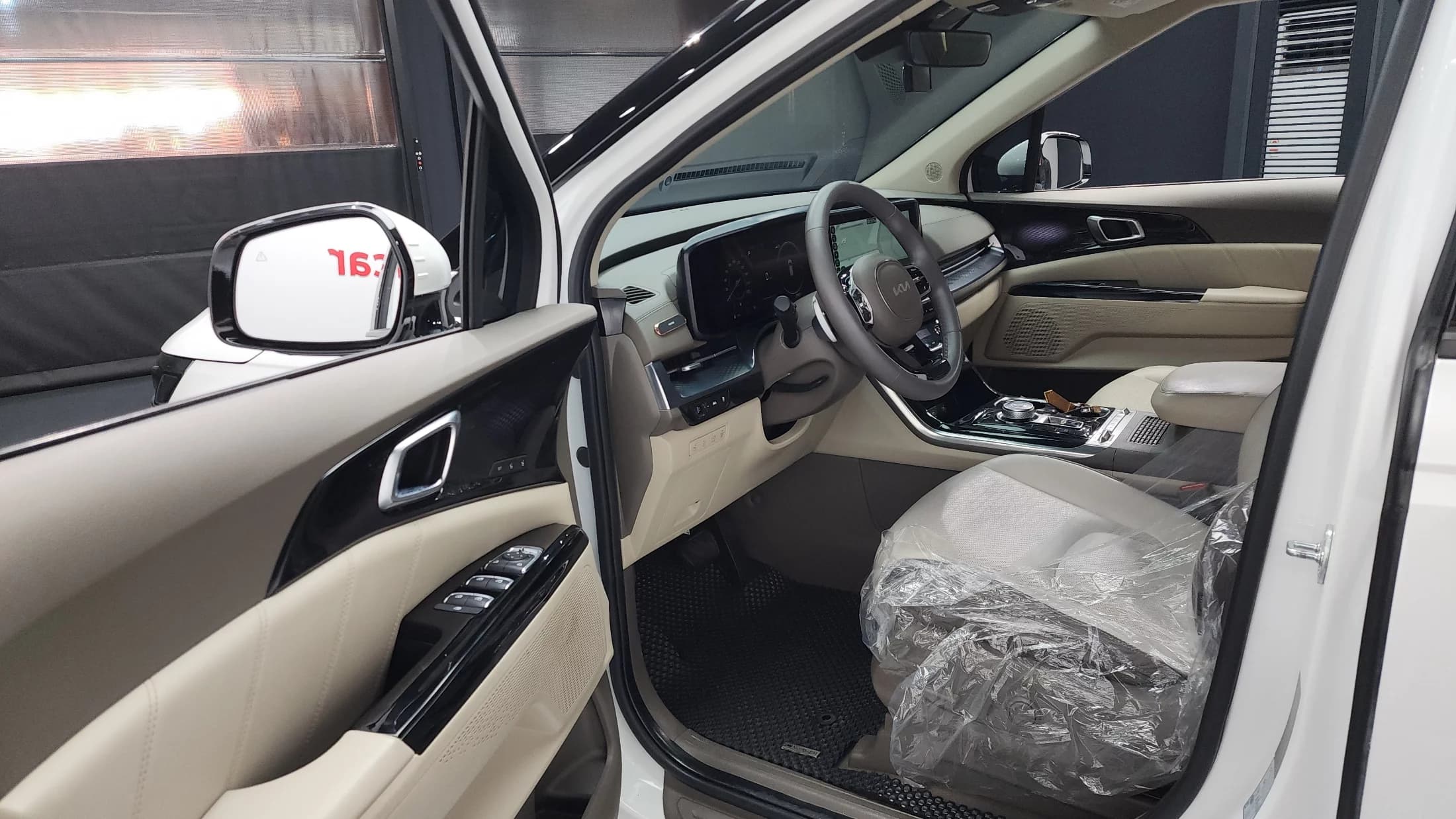 Kia Carnival 7-Seater Hi-Limousine Signature, 2021 г. 35174 км. — фото 10