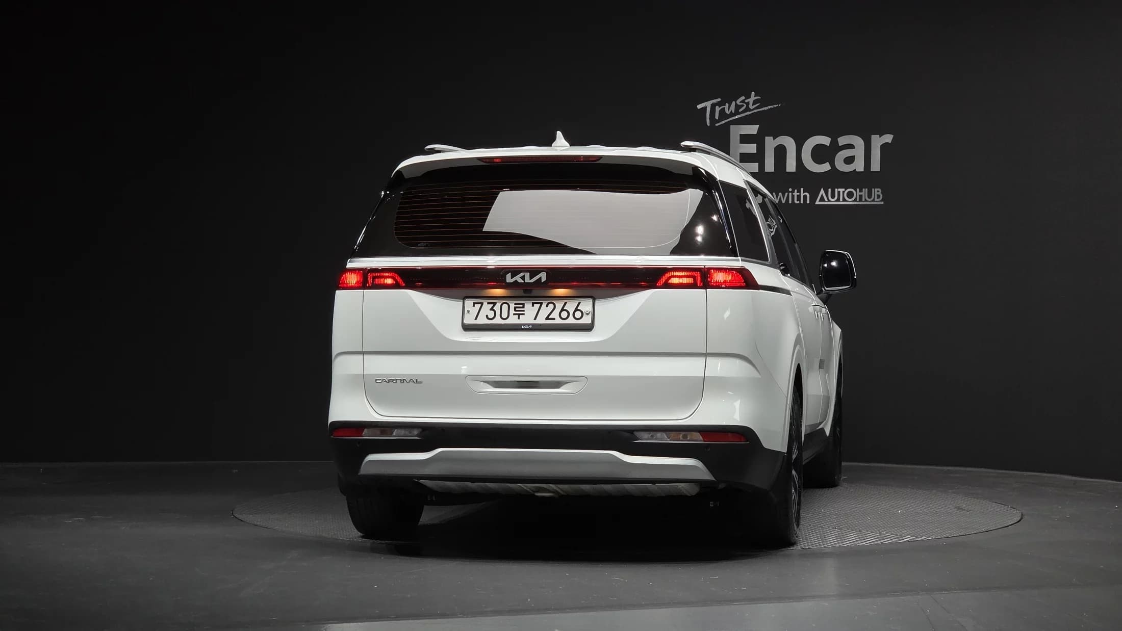 Kia Carnival 11-Seater Prestige, 2023 г. 32485 км. — фото 4