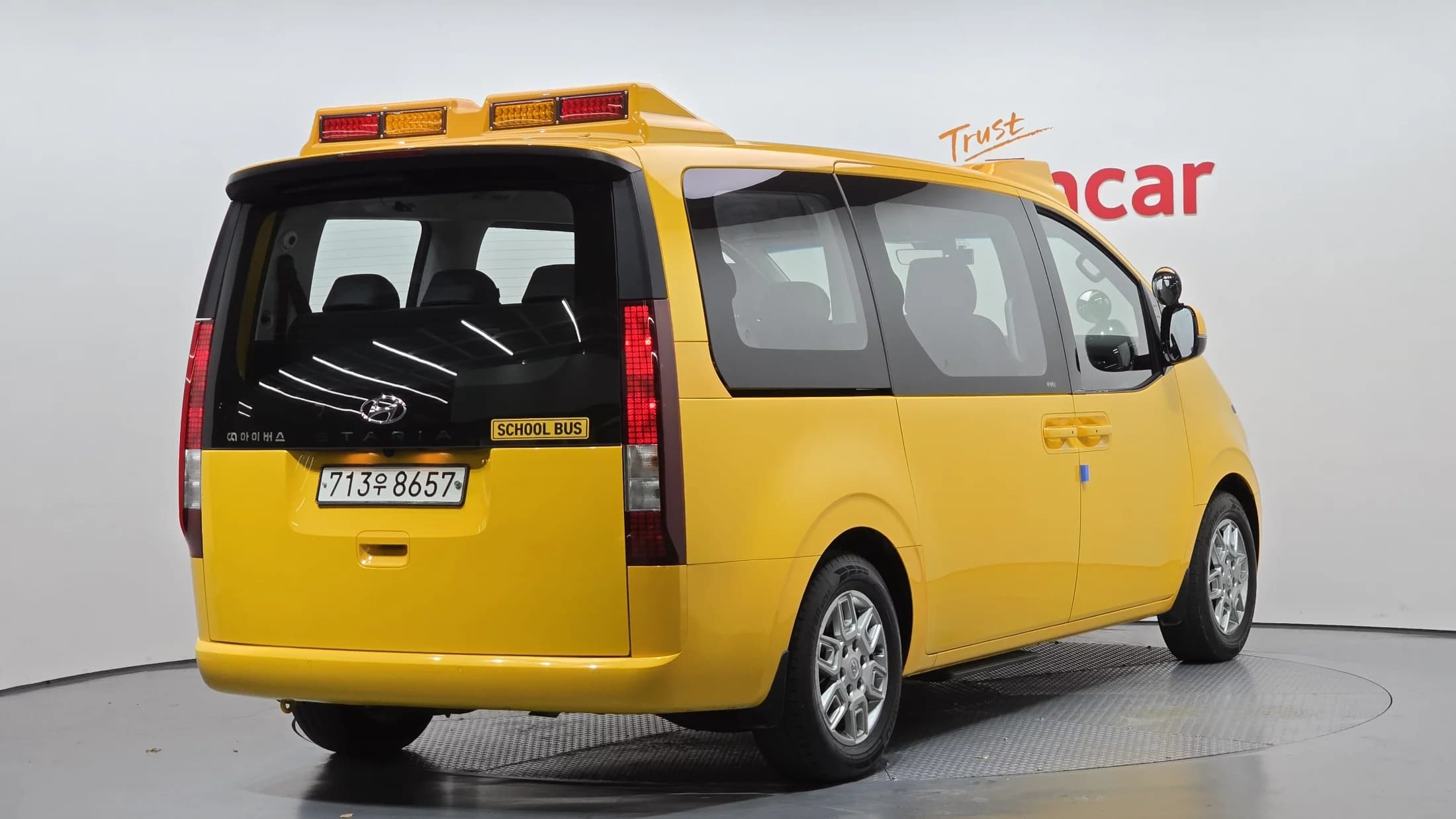 Hyundai Staria L3.5 어린이보호차 11-Seater, 2023 г. 10114 км. — фото 2