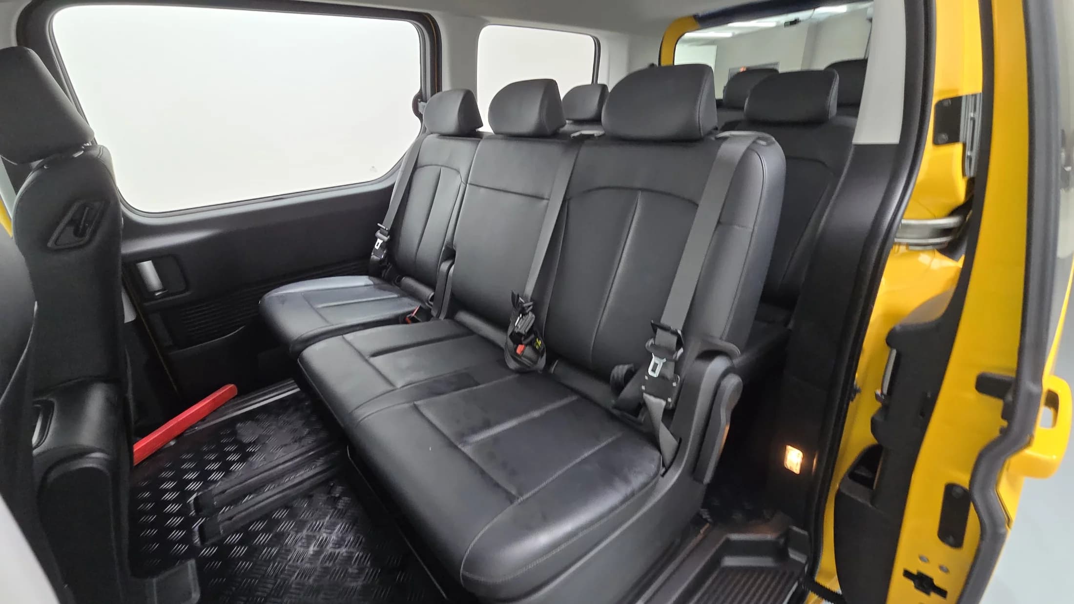 Hyundai Staria L3.5 어린이보호차 11-Seater, 2023 г. 10114 км. — фото 12