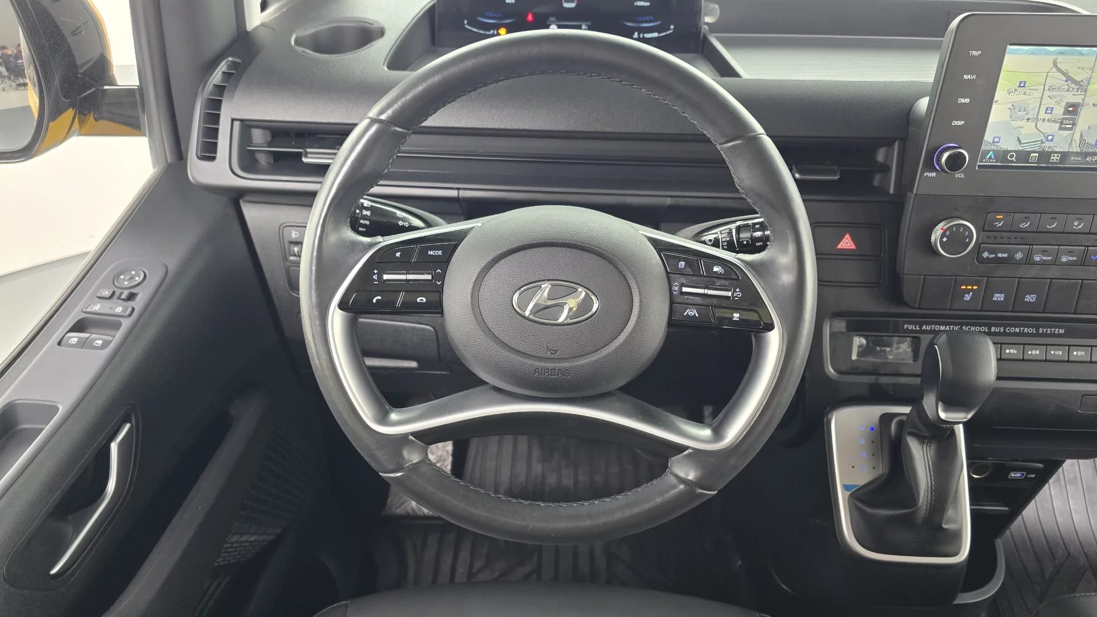 Hyundai Staria L3.5 어린이보호차 11-Seater, 2023 г. 10114 км. — фото 13