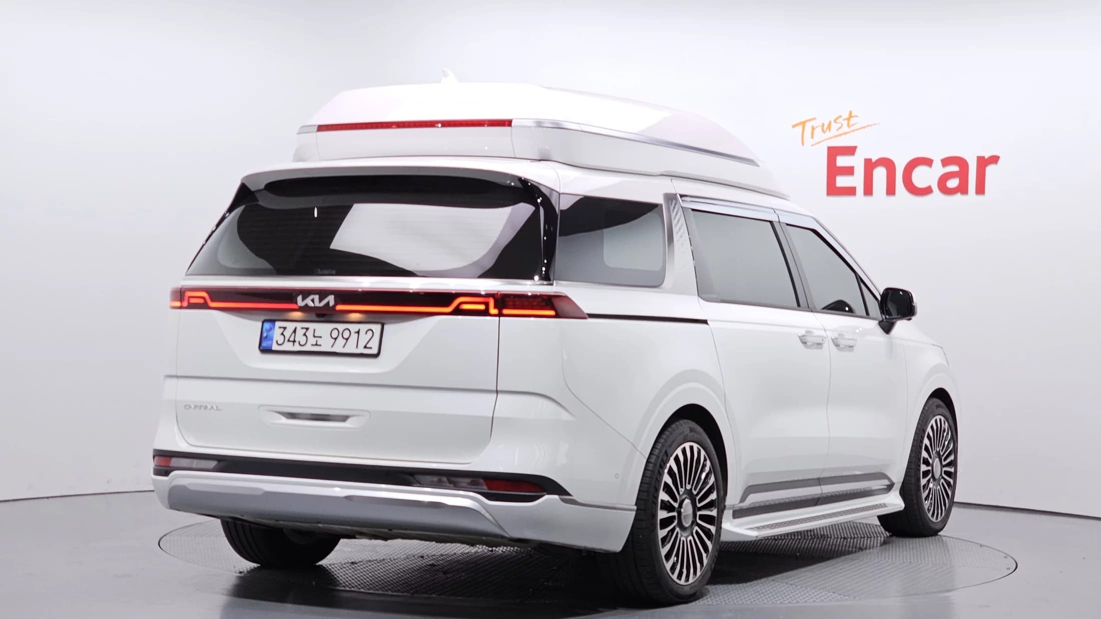 Kia Carnival 9-Seater Hi-Limousine Signature, 2023 г. 18553 км. — фото 2