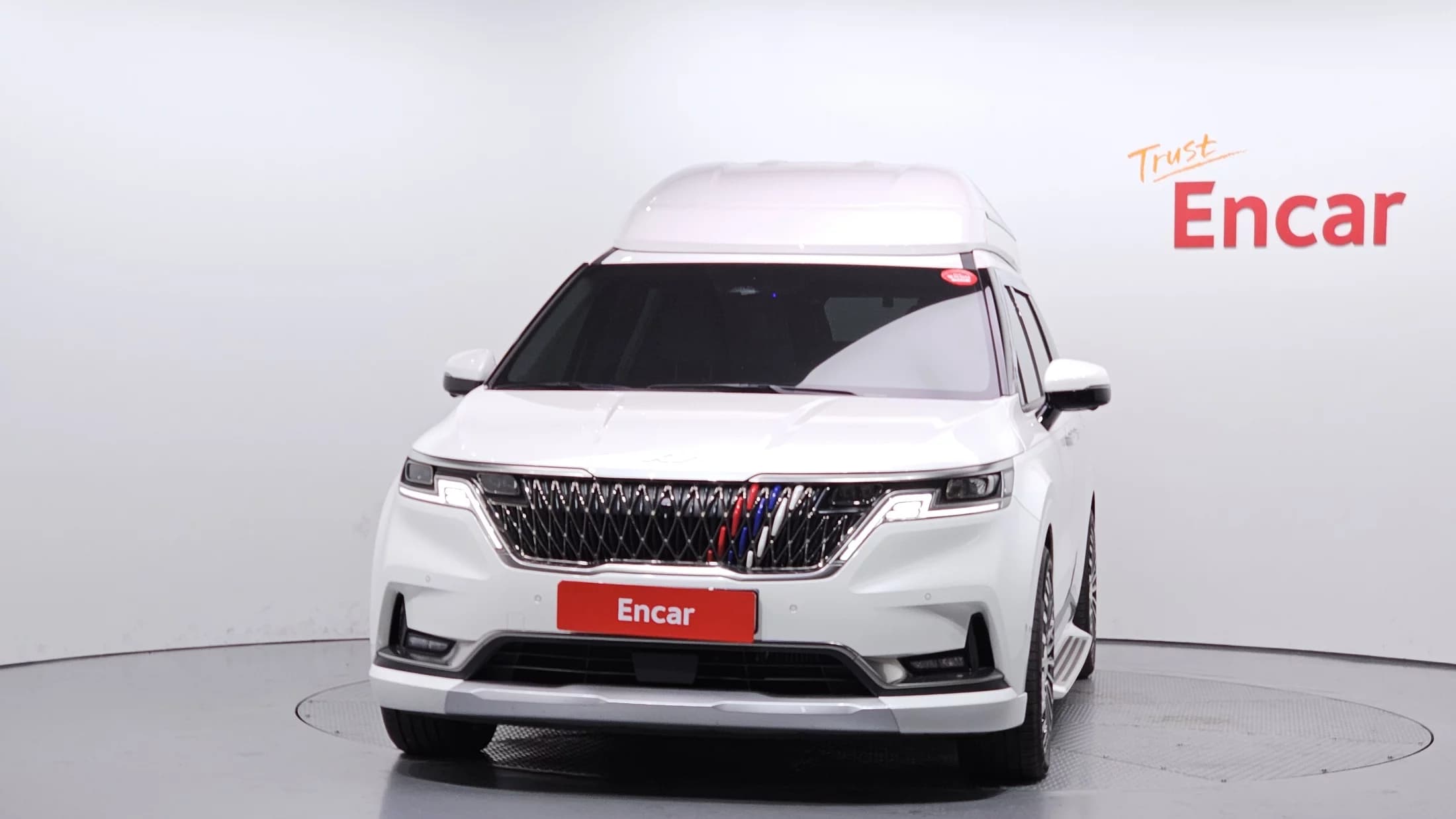 Kia Carnival 9-Seater Hi-Limousine Signature, 2023 г. 18553 км. — фото 3
