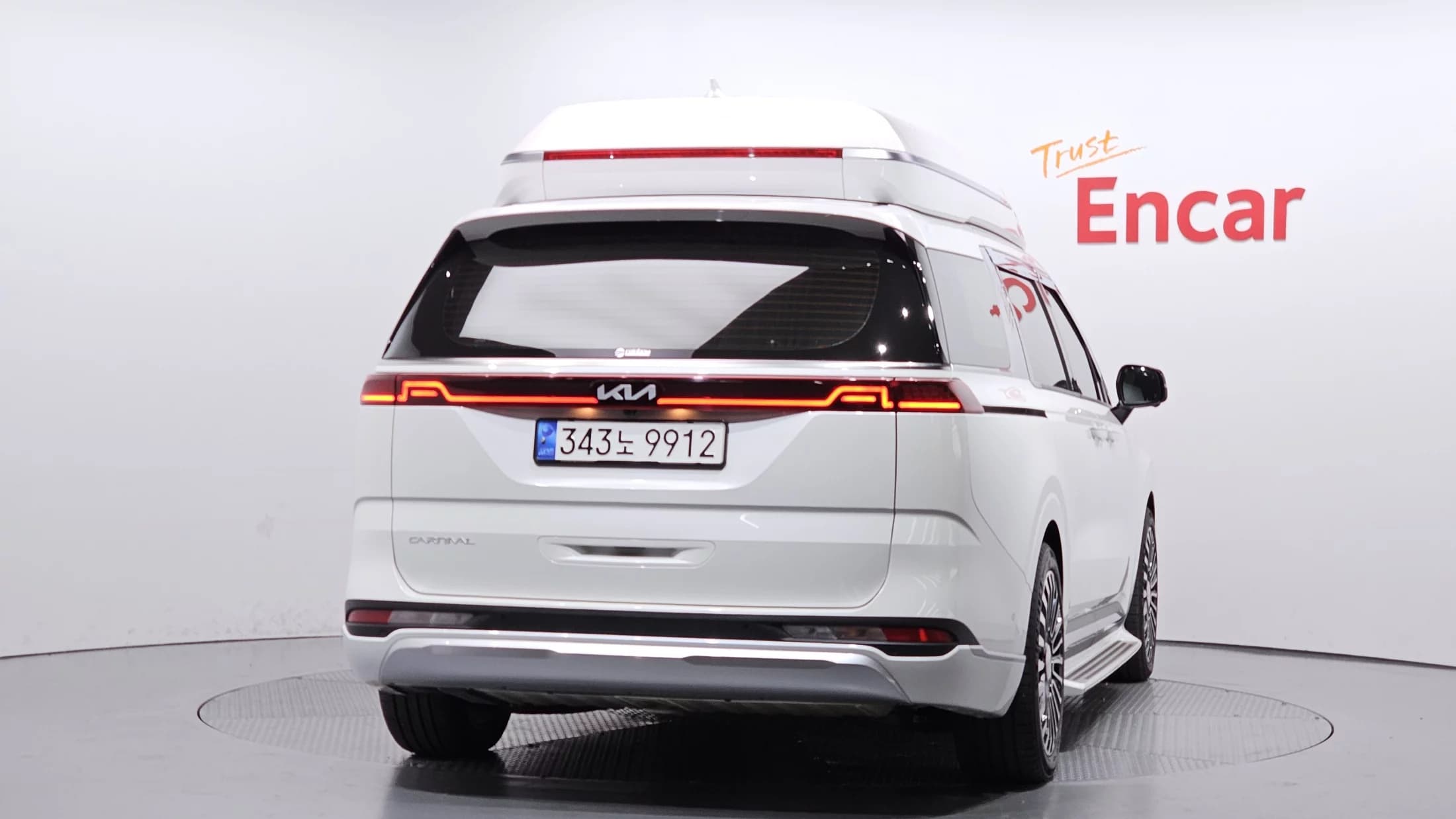 Kia Carnival 9-Seater Hi-Limousine Signature, 2023 г. 18553 км. — фото 4
