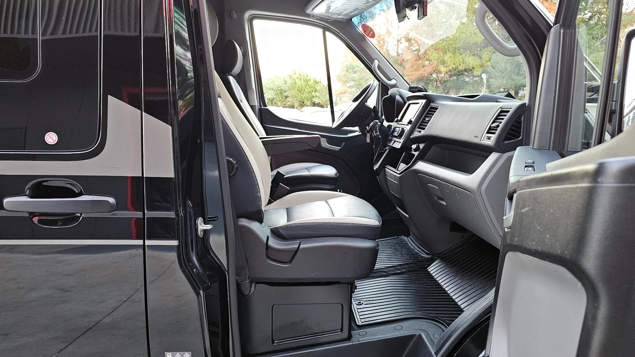 Hyundai H1 15-seater Luxury, 2024 г. 41649 км. — фото 11