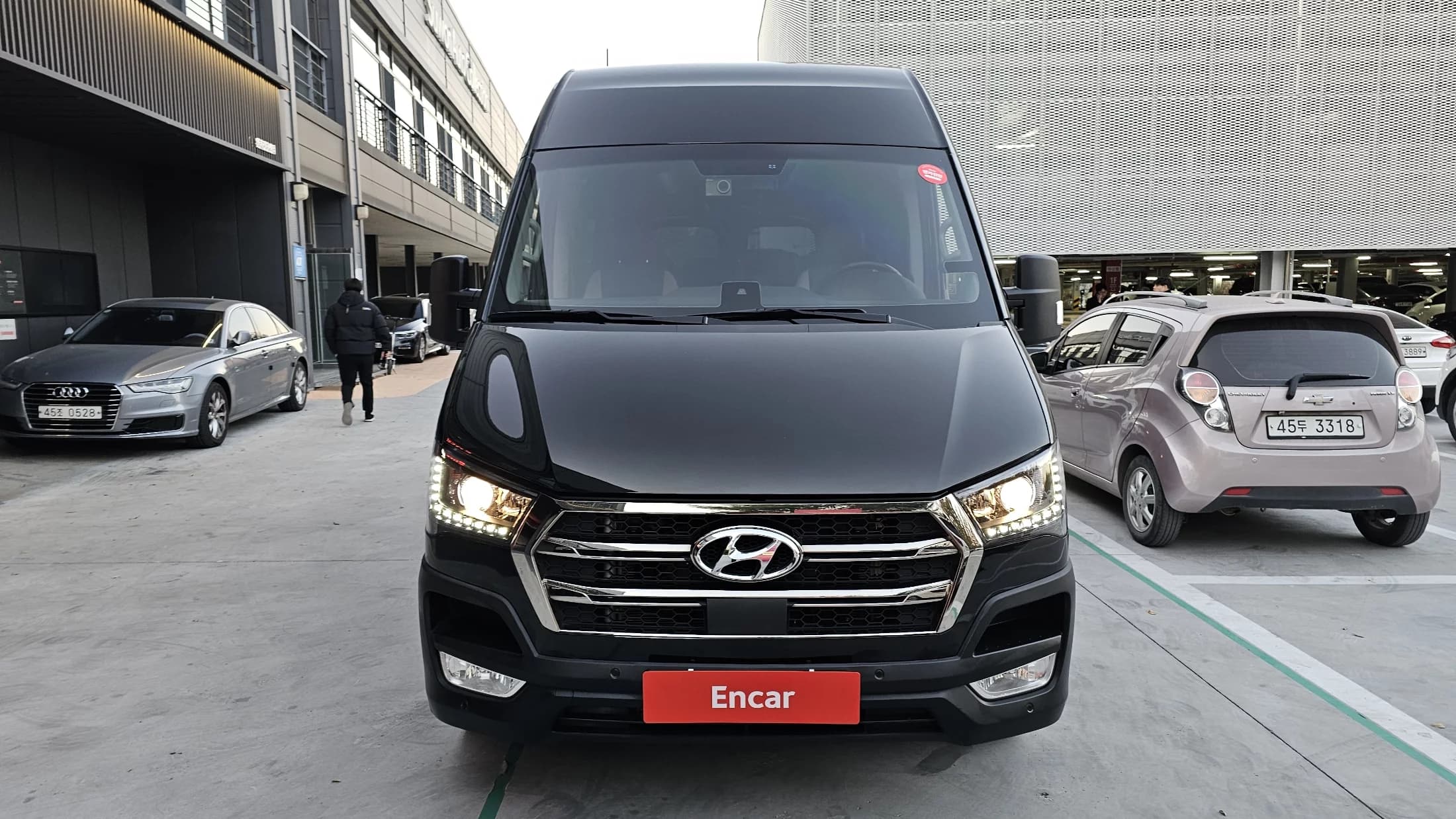 Hyundai H1 15-seater Luxury, 2024 г. 41649 км. — фото 3