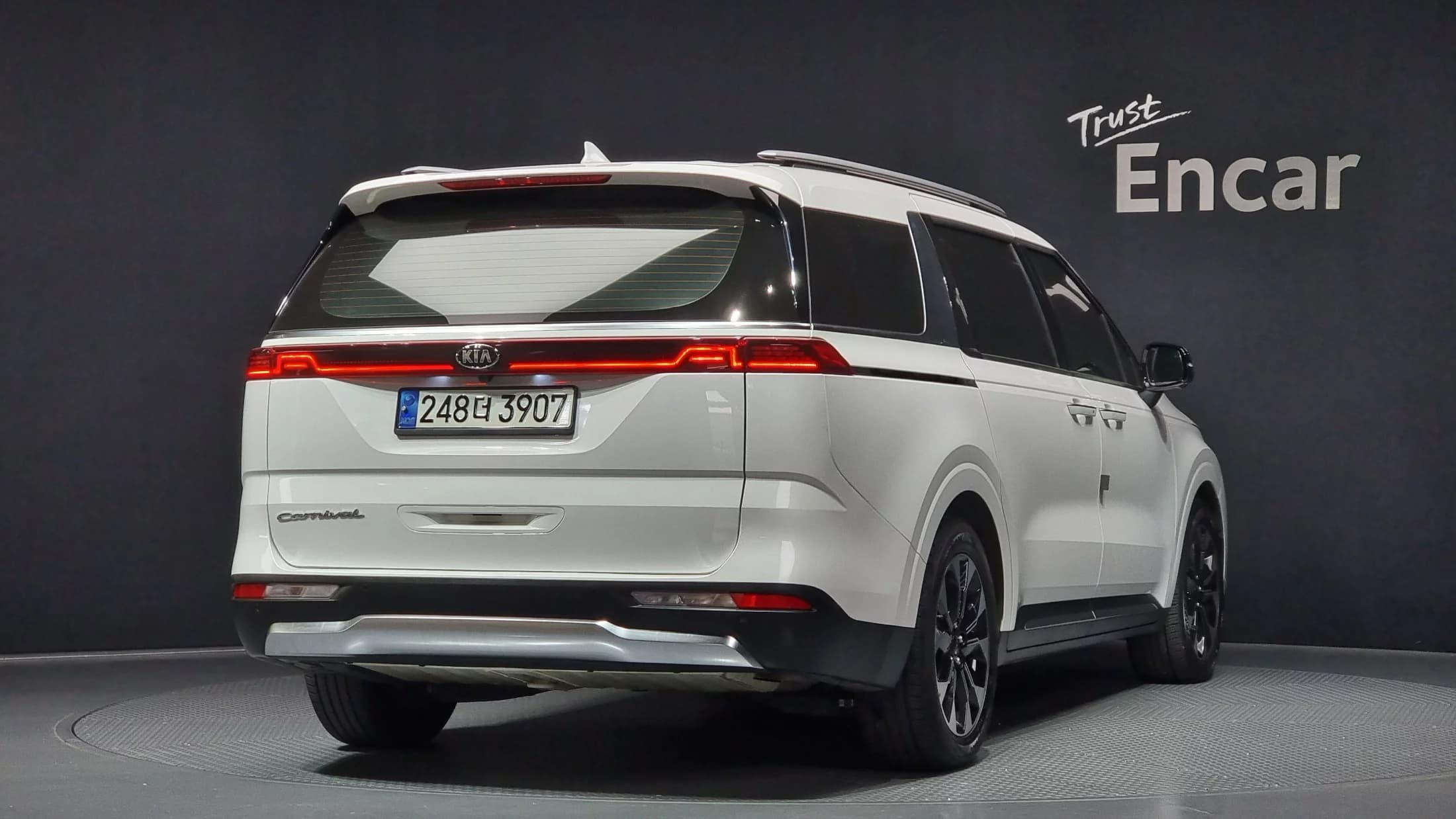 Kia Carnival 9-Seater Signature, 2021 г. 123733 км. — фото 2