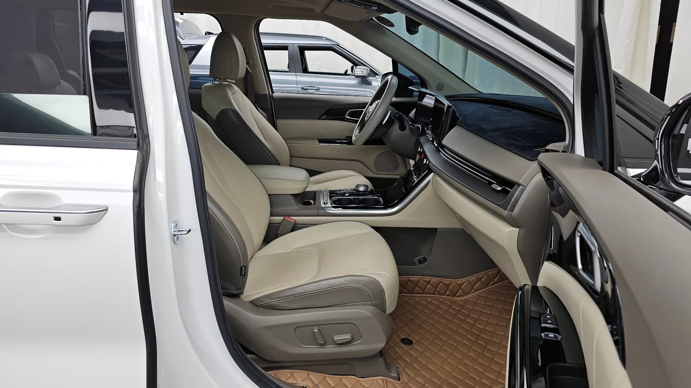 Kia Carnival 9-Seater Signature, 2021 г. 123733 км. — фото 11