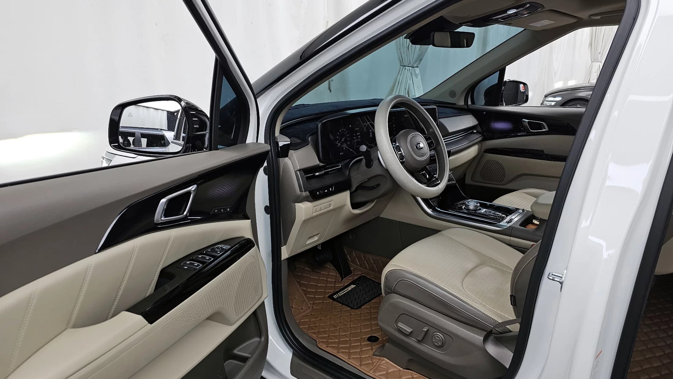 Kia Carnival 9-Seater Signature, 2021 г. 123733 км. — фото 10