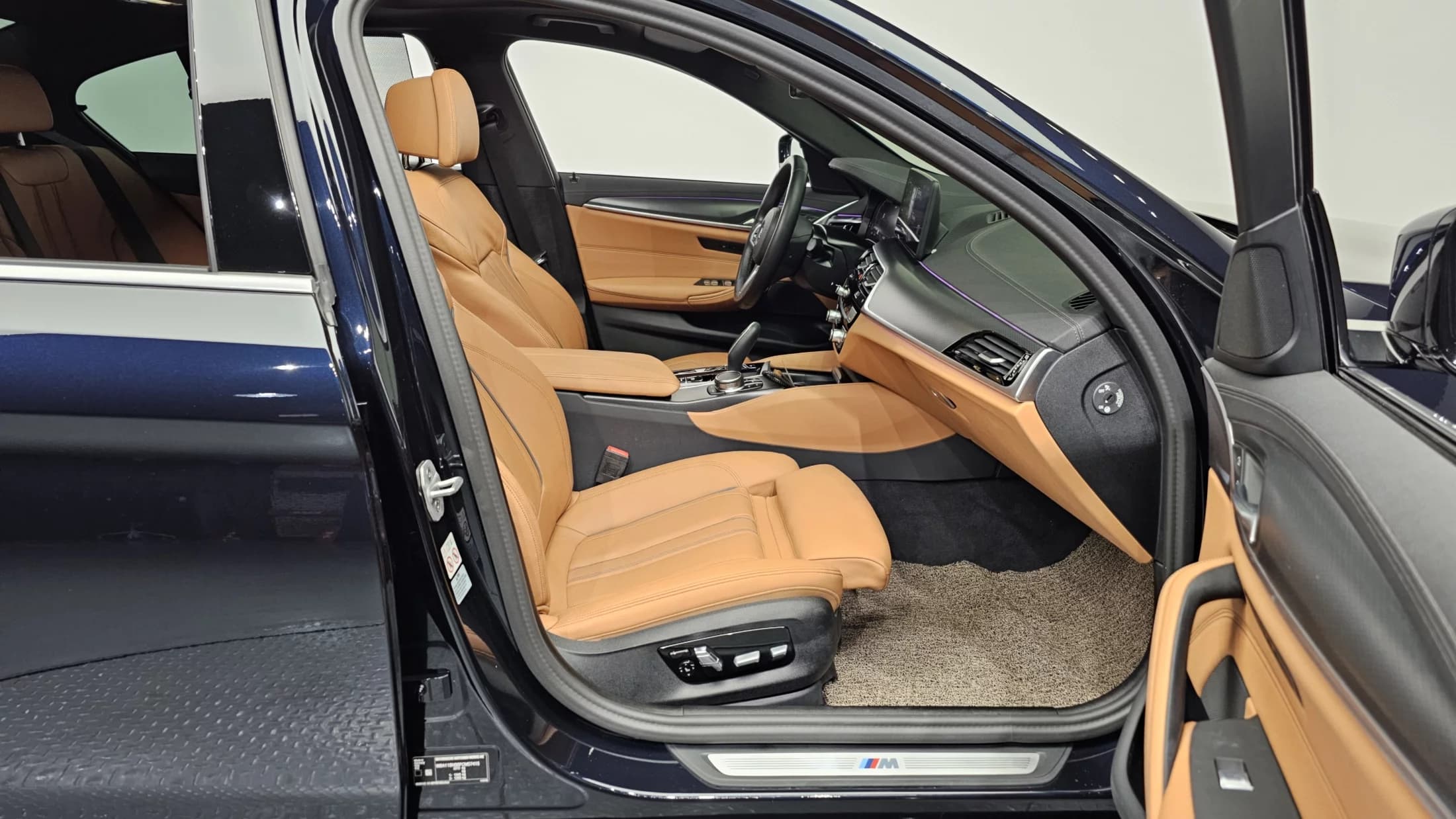 BMW 5-Series 520i M Sport, 2023 г. 43633 км. — фото 11