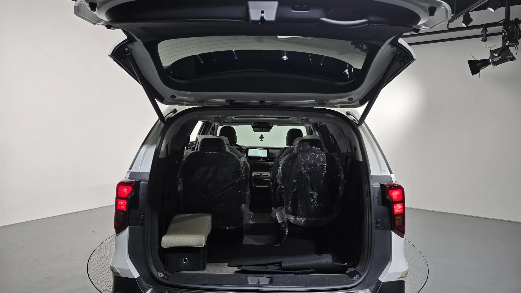 Kia Carnival HEV 9seater Nobless, гибрид, 2024 г. 94859 км. — фото 20