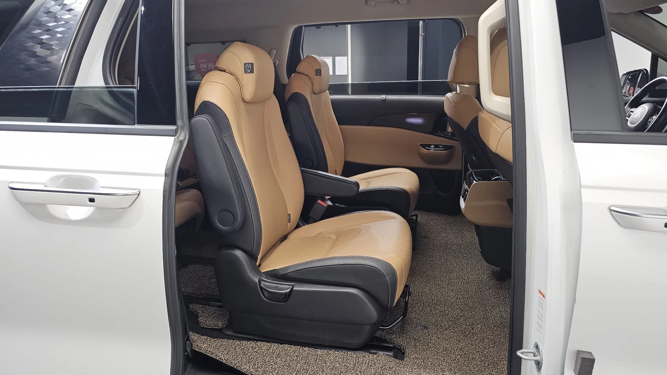 Kia Carnival 9-Seater Signature, 2023 г. 55171 км. — фото 12
