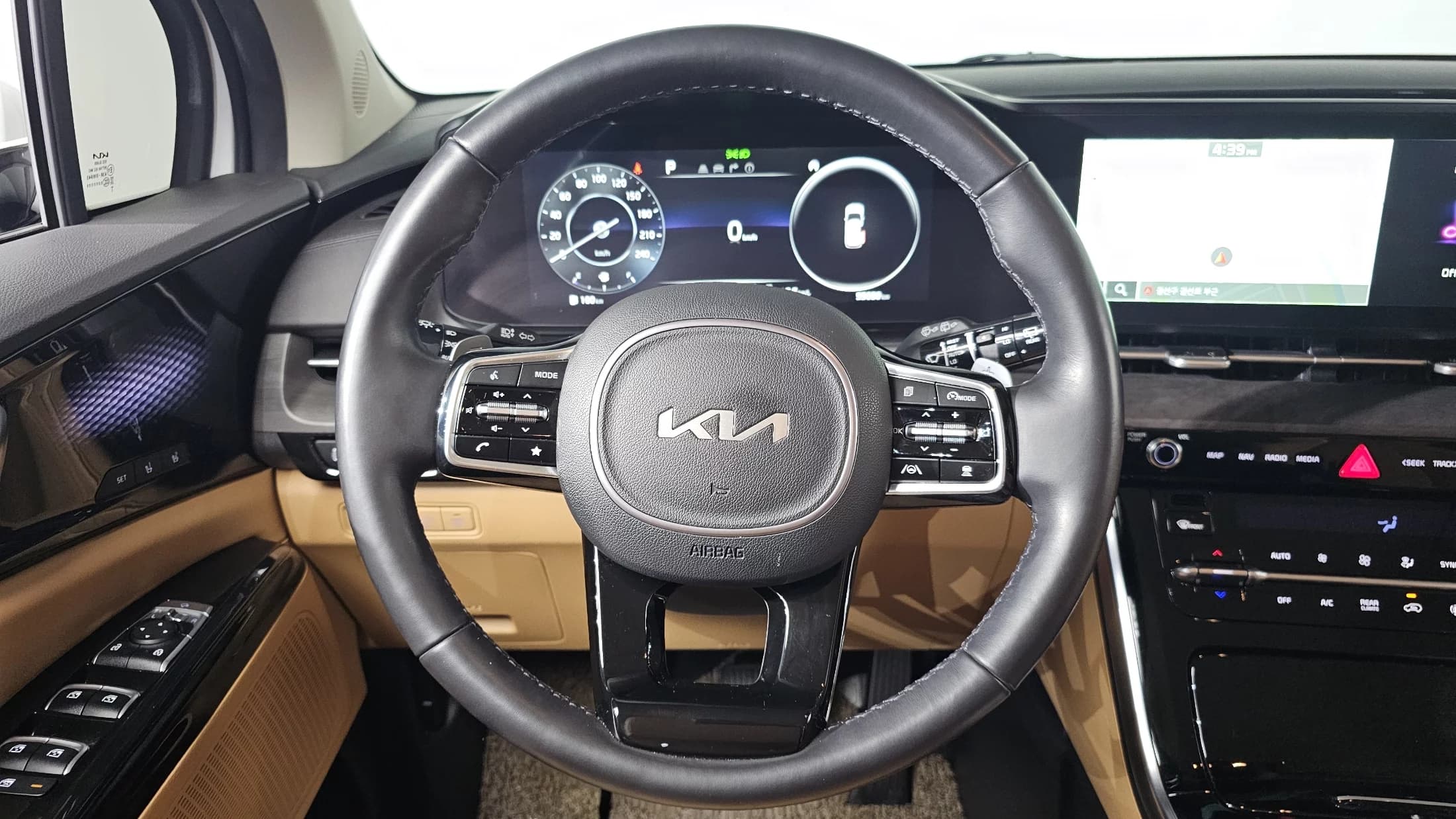 Kia Carnival 9-Seater Signature, 2023 г. 55171 км. — фото 13