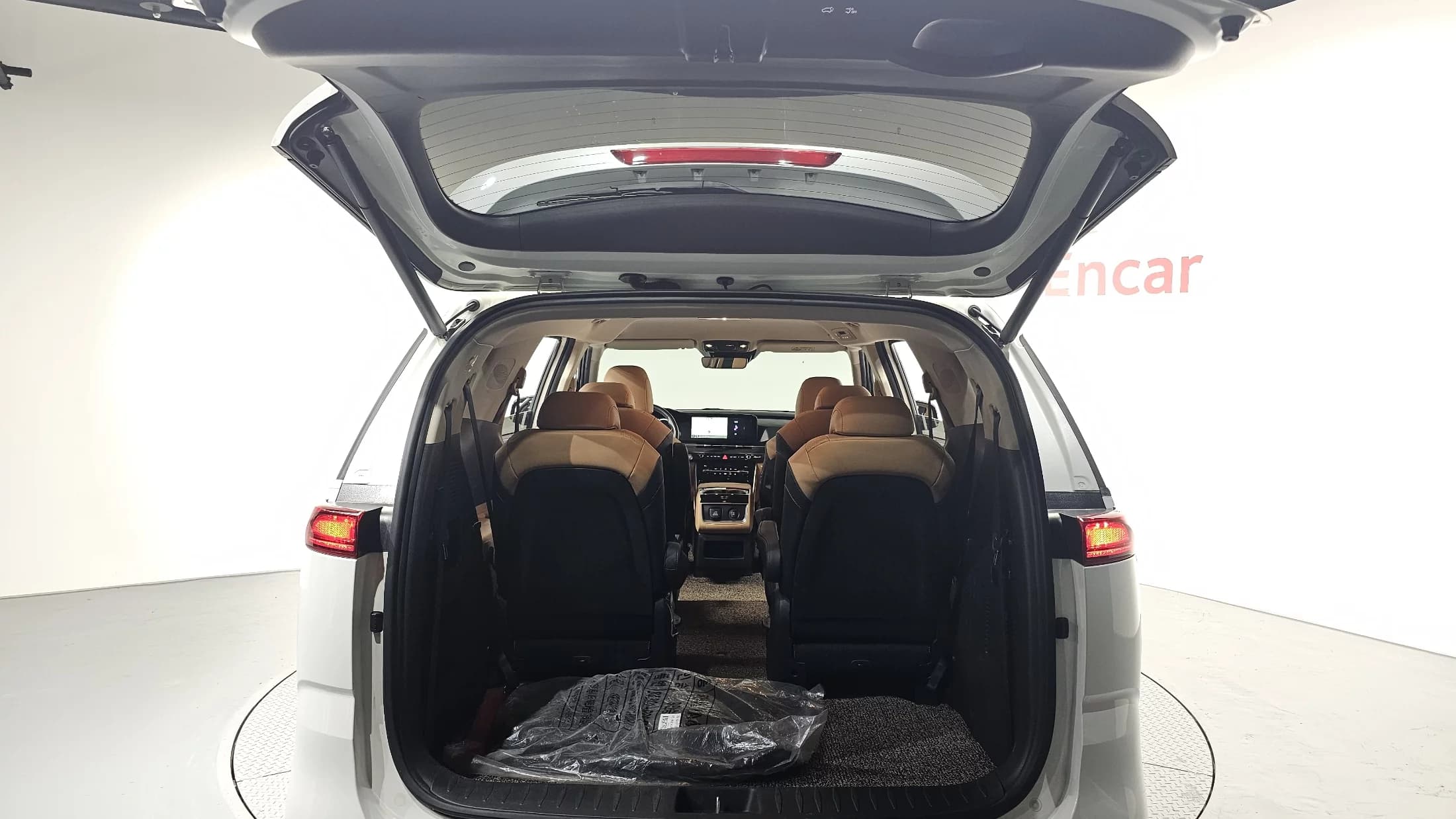 Kia Carnival 9-Seater Signature, 2023 г. 55171 км. — фото 20