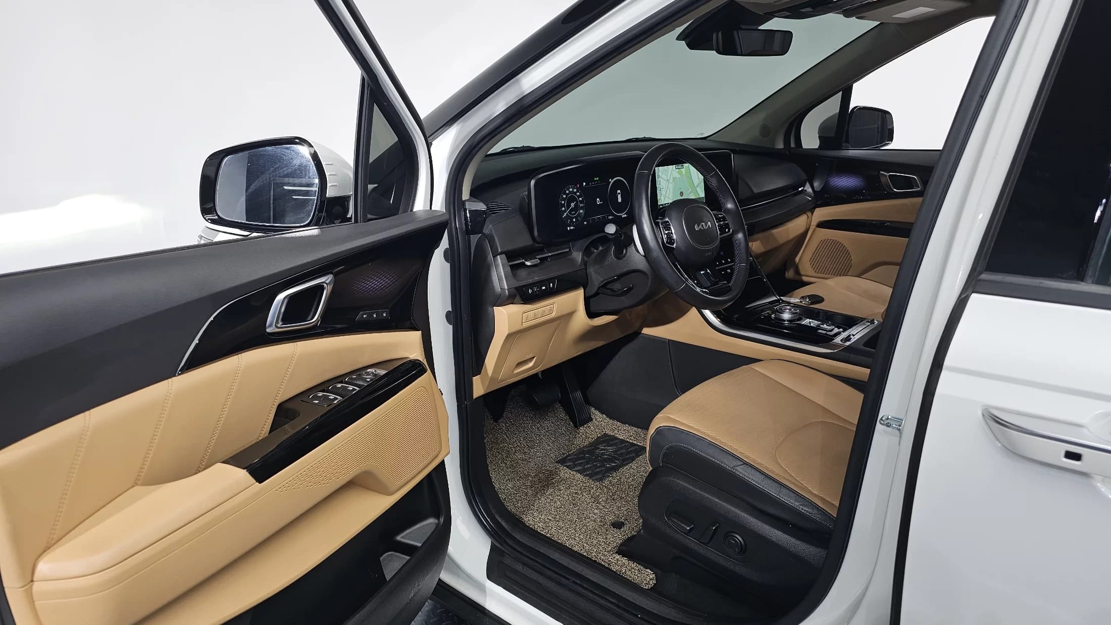 Kia Carnival 9-Seater Signature, 2023 г. 55171 км. — фото 10