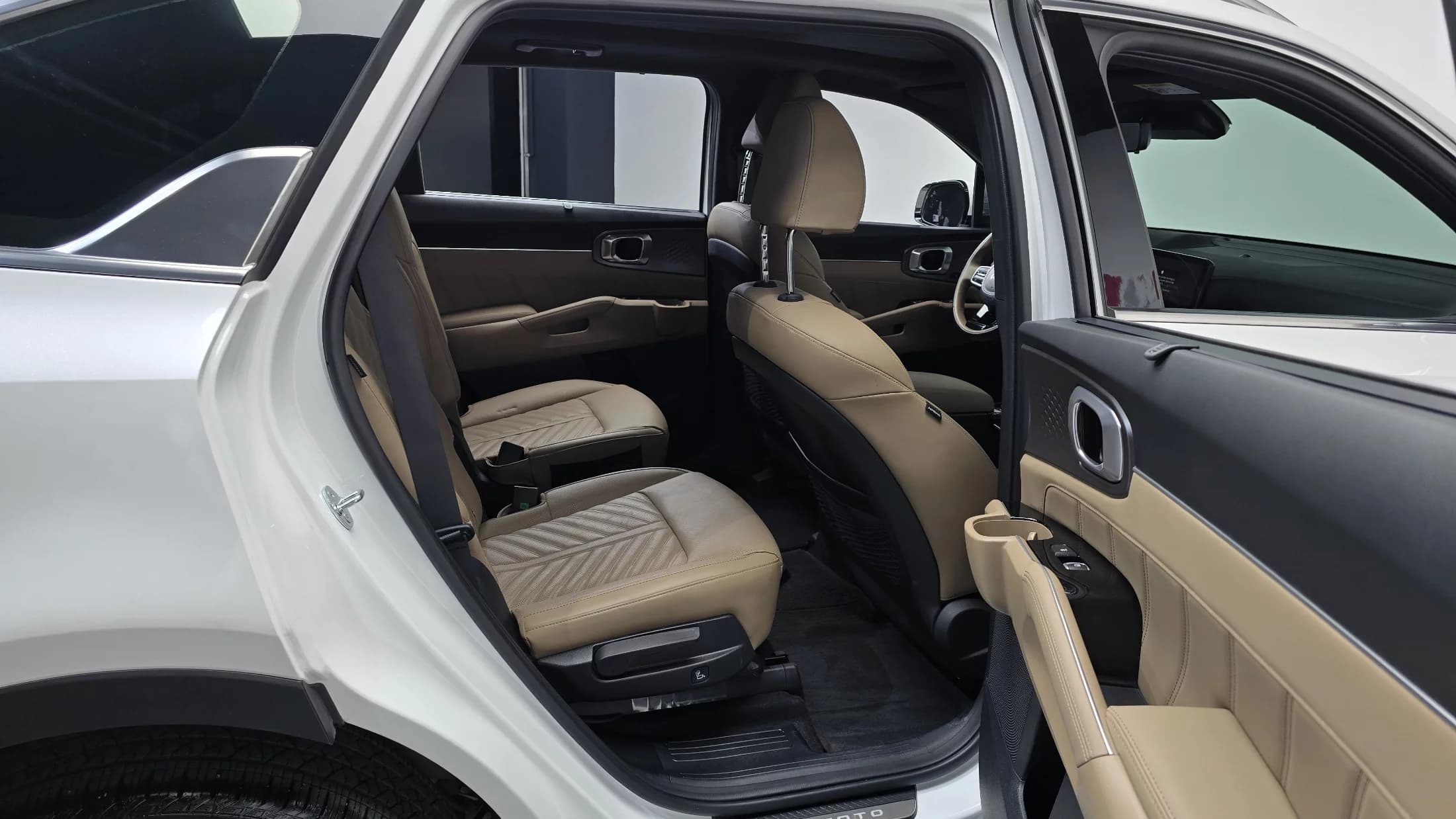Kia Sorento Gasoline 2.5T 4WD Signature, 2023 г. 23765 км. — фото 12