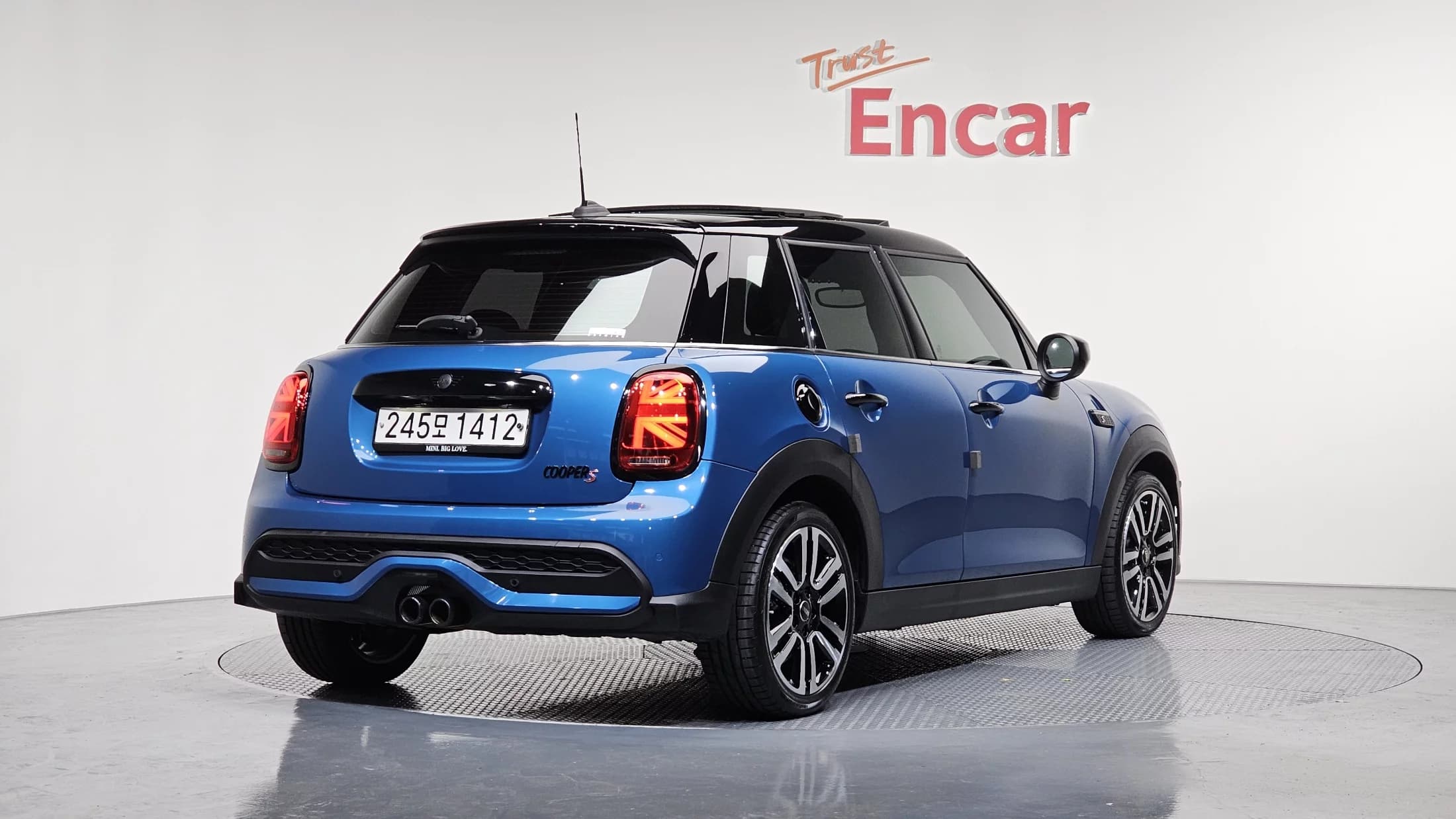 MINI Cooper 5Door Classic Third Generation, 2023 г. 9811 км. — фото 2