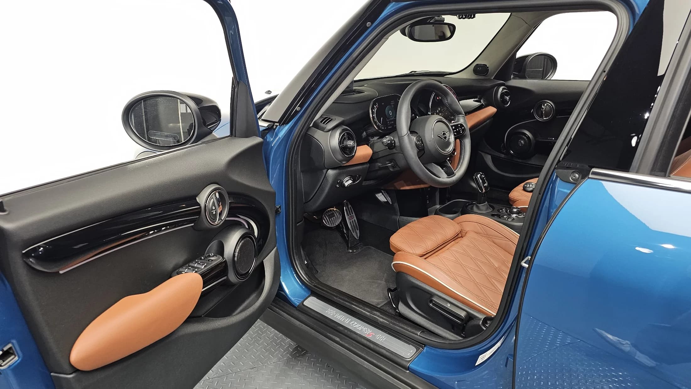 MINI Cooper 5Door Classic Third Generation, 2023 г. 9811 км. — фото 10