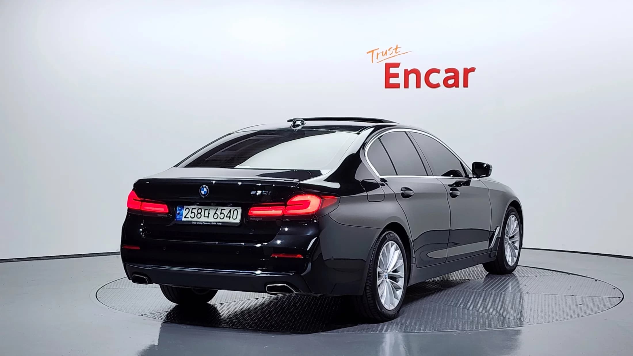BMW 5-Series 530i Luxury, 2021 г. 87324 км. — фото 2