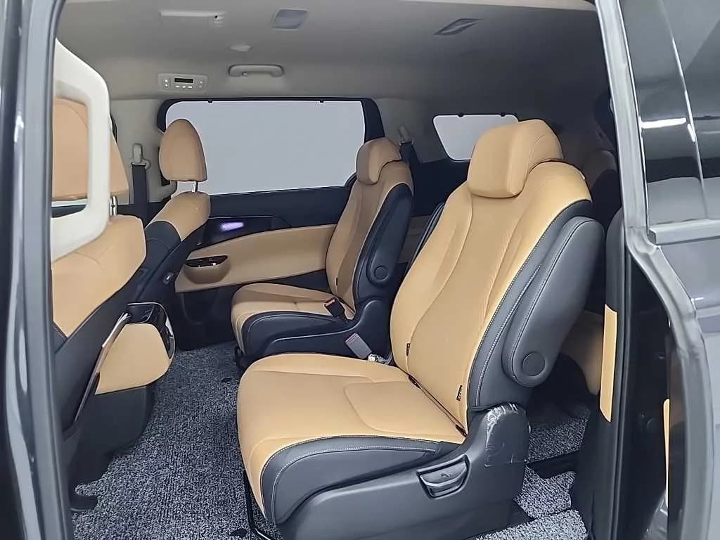 Kia Carnival Gasoline 9-Seater Signature, 2023 г. 140637 км. — фото 12