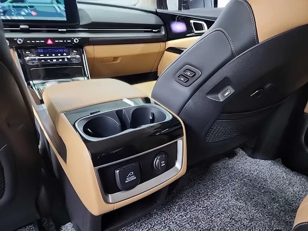 Kia Carnival Gasoline 9-Seater Signature, 2023 г. 140637 км. — фото 13