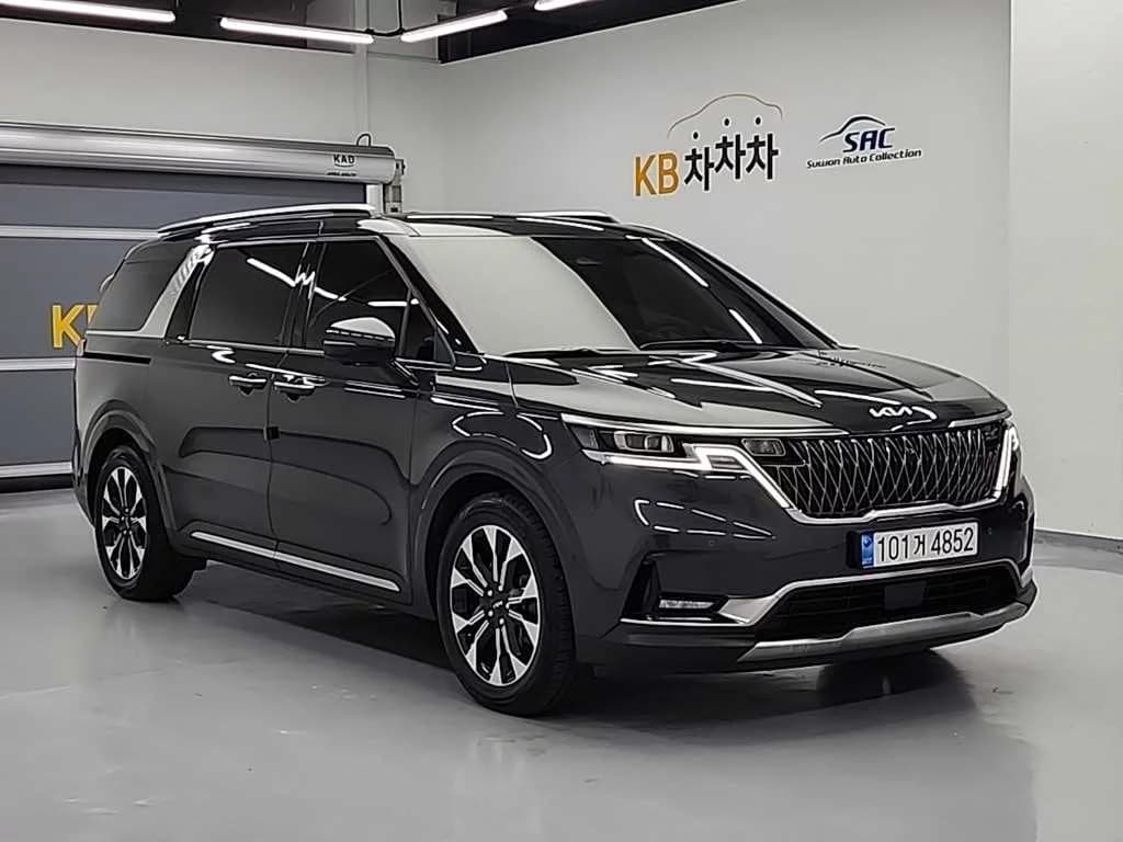 Kia Carnival Gasoline 9-Seater Signature, 2023 г. 140637 км. — фото 4