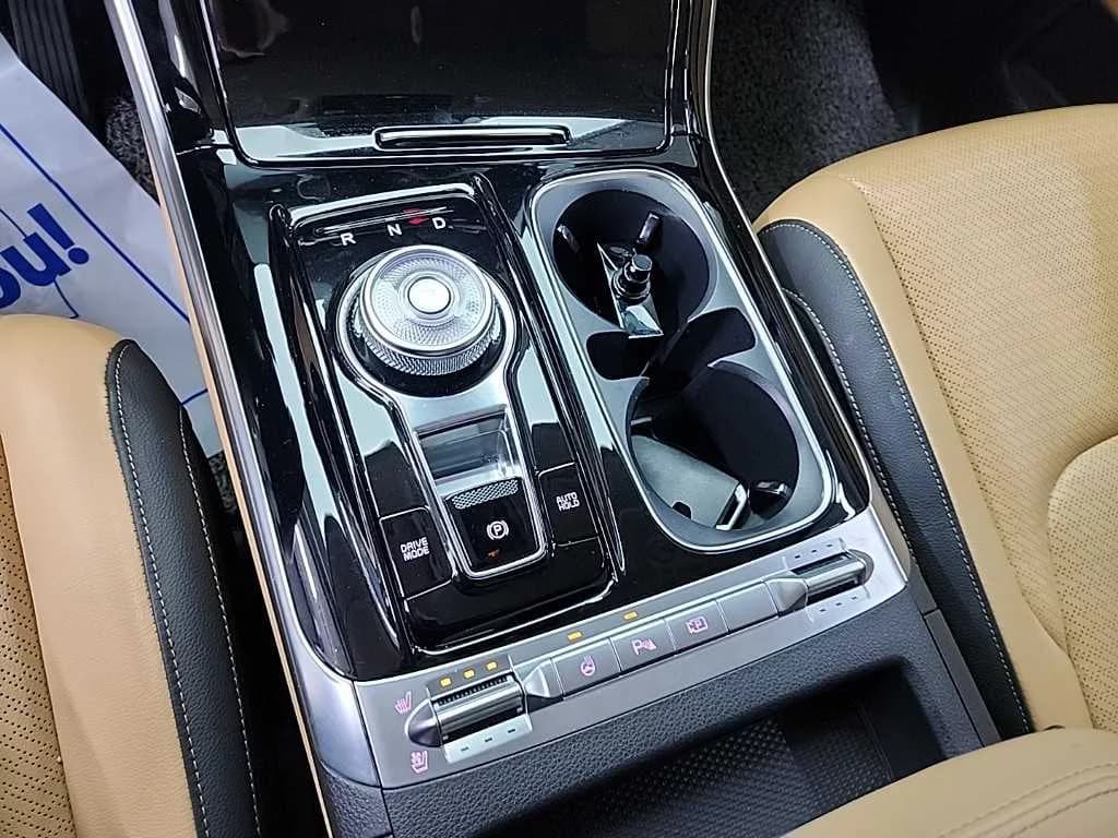 Kia Carnival Gasoline 9-Seater Signature, 2023 г. 140637 км. — фото 8