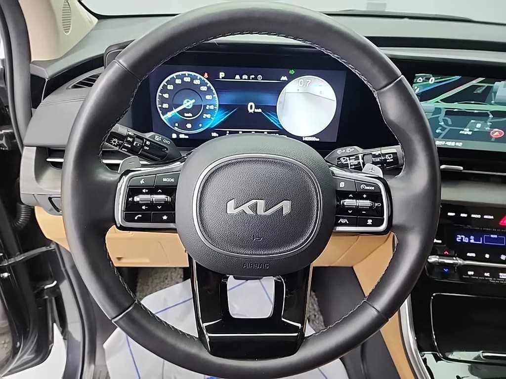 Kia Carnival Gasoline 9-Seater Signature, 2023 г. 140637 км. — фото 9