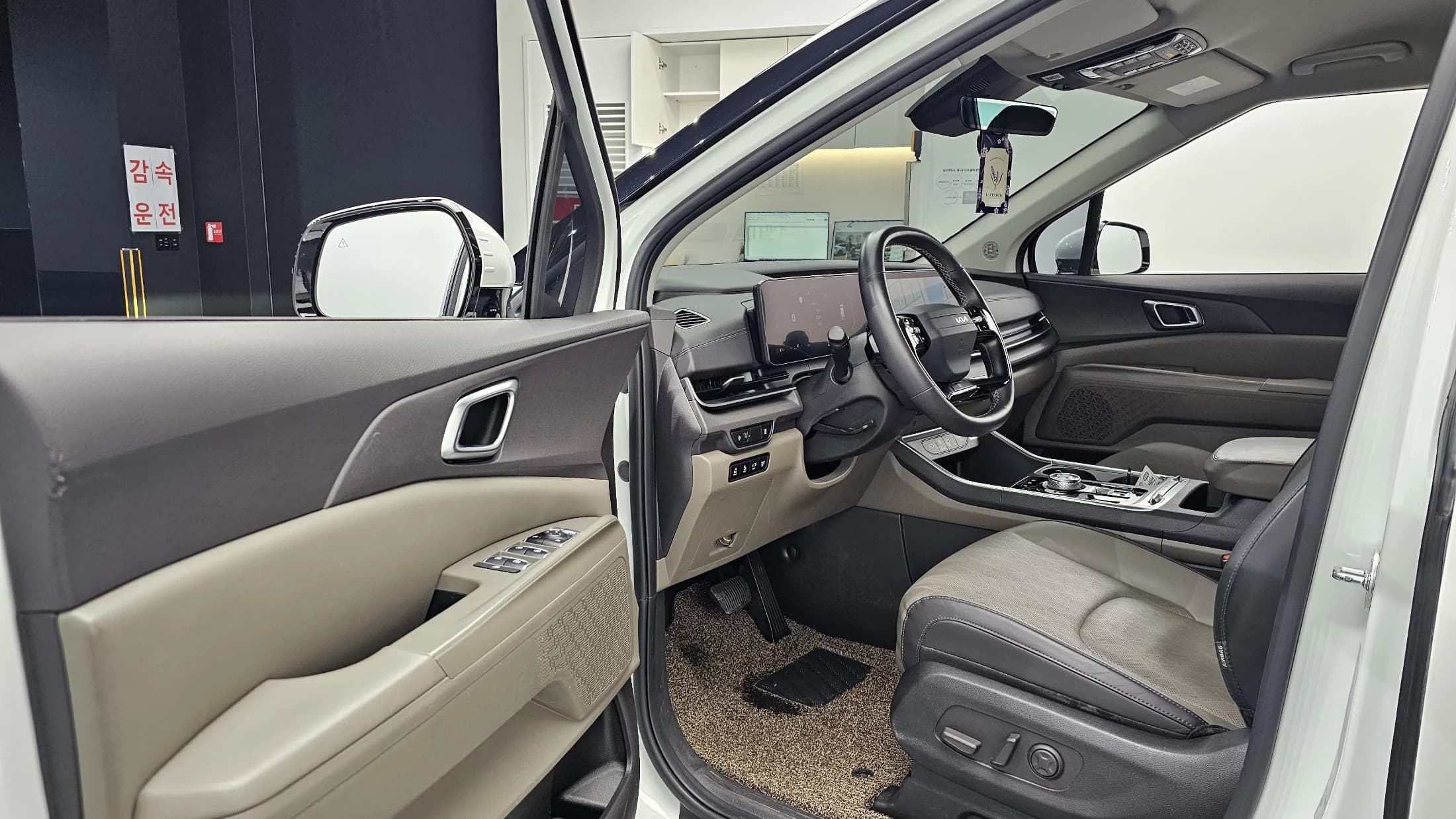 Kia Carnival Gasoline 9-Seater Noblesse, 2024 г. 38751 км. — фото 11